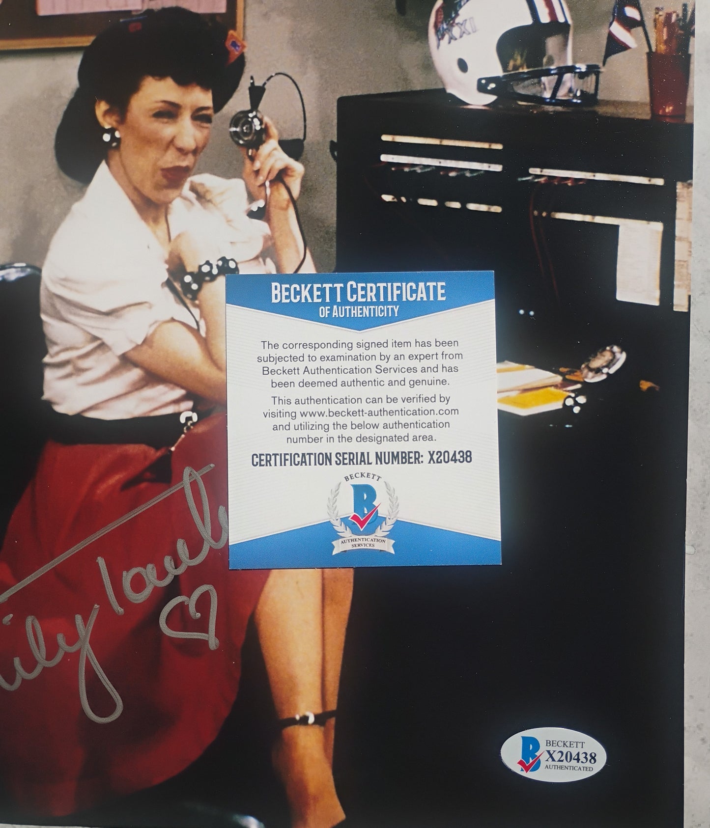 Lily Tomlin Hand Signed Autograph 8x10 Photo BAS COA