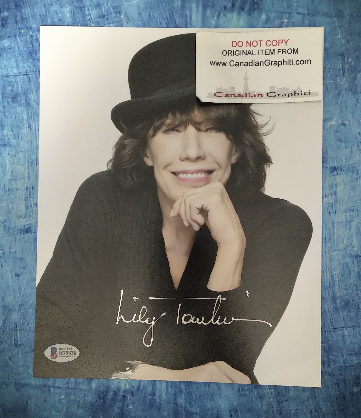 Lily Tomlin Hand Signed Autograph 8x10 Photo BAS COA