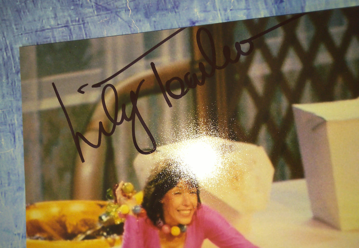 Lily Tomlin Hand Signed Autograph 8x10 Photo JSA COA Incredible Shrinking Woman