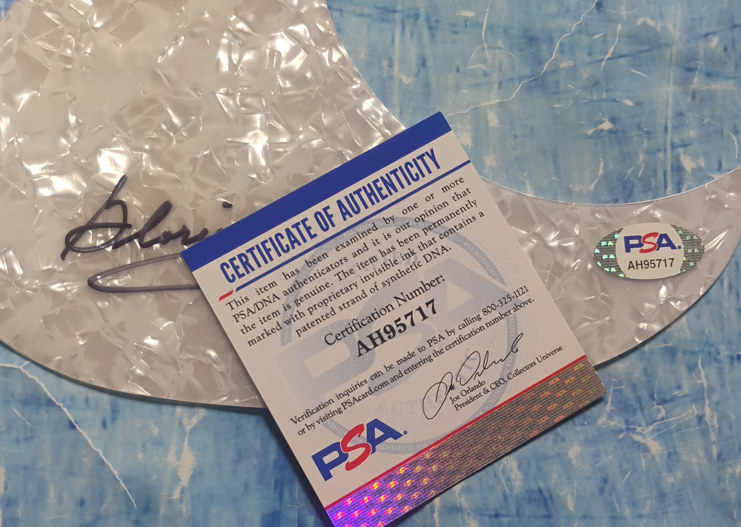 Gloria Gaynor Hand Signed Autograph Guitar Pick Guard PSA COA