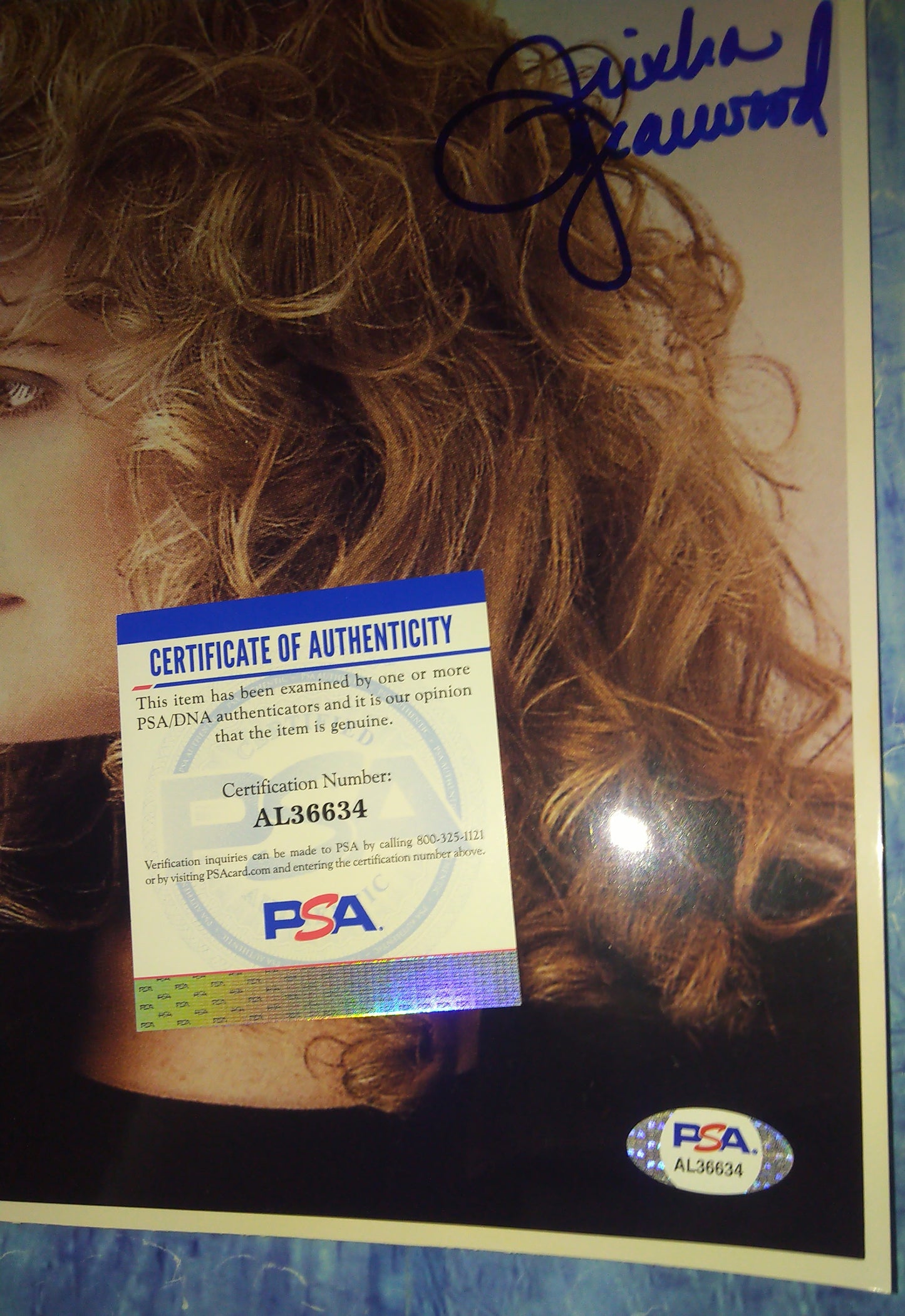 Trisha Yearwood Hand Signed Autograph 8x10 Photo PSA COA