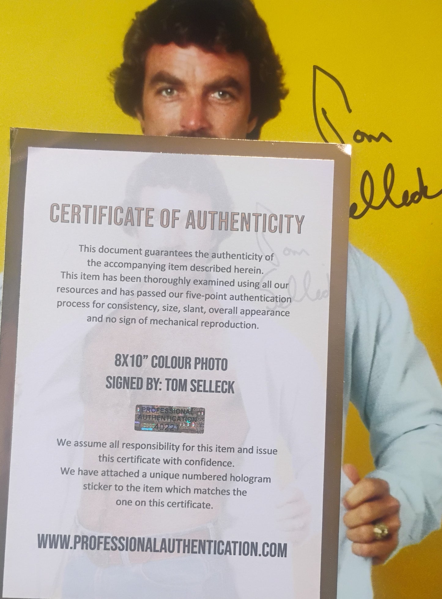 Tom Selleck Hand Signed Autograph 8x10 Photo COA Magnum P.I.