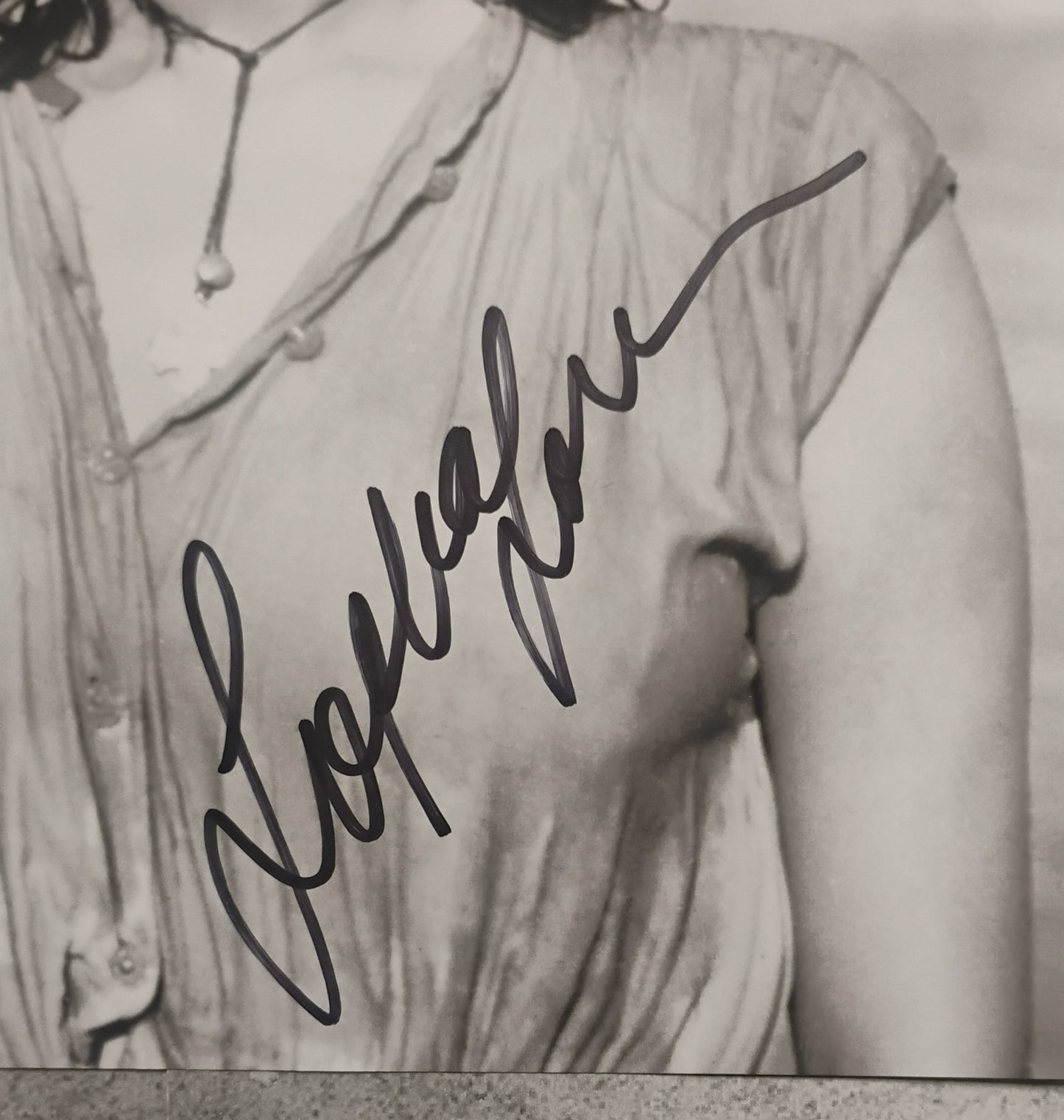 Sophia Loren Hand Signed Autograph 8x10 Photo COA