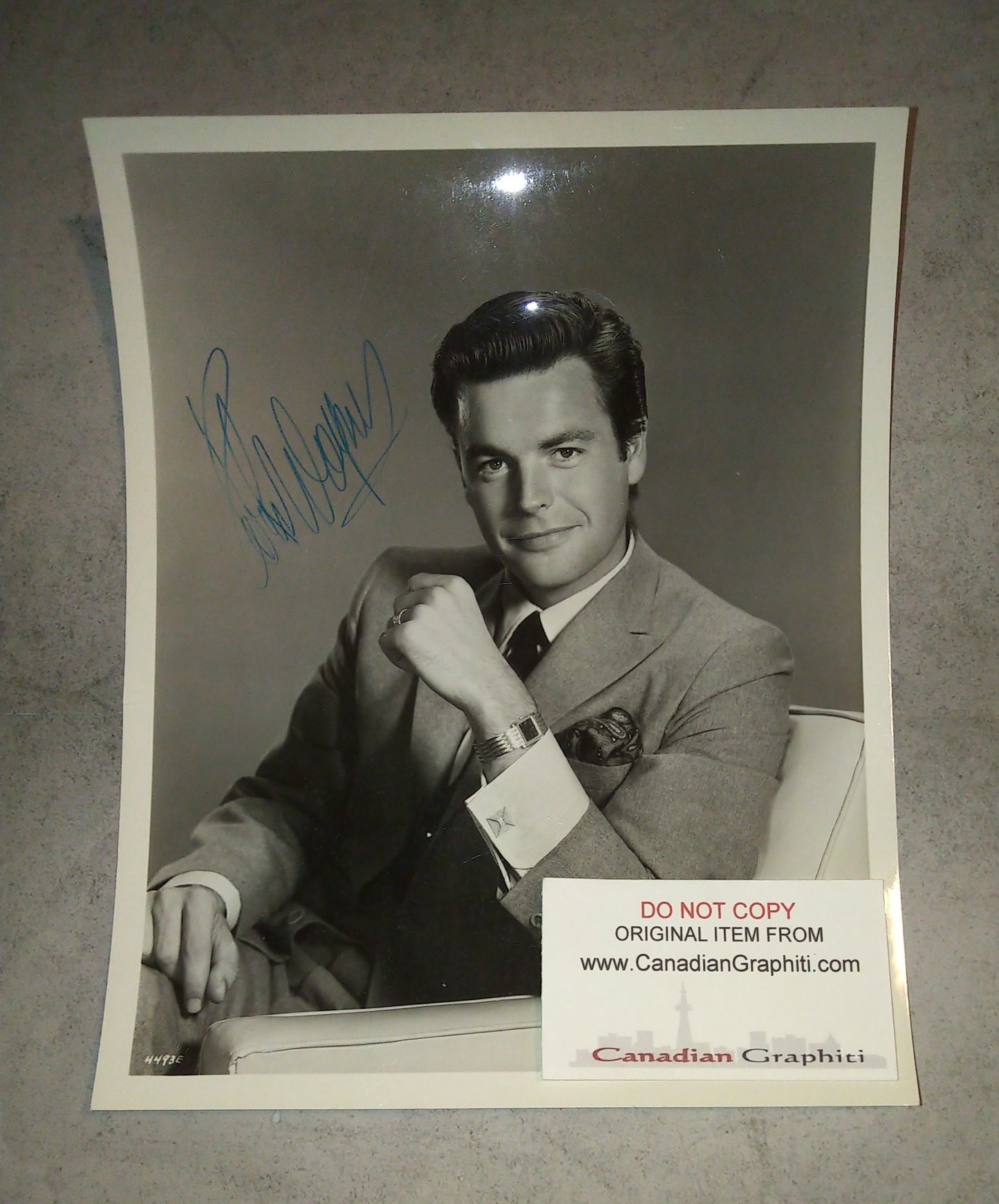 Robert Wagner Hand Signed Autograph 1969 MGM Promotional 8x10 Photo PSA