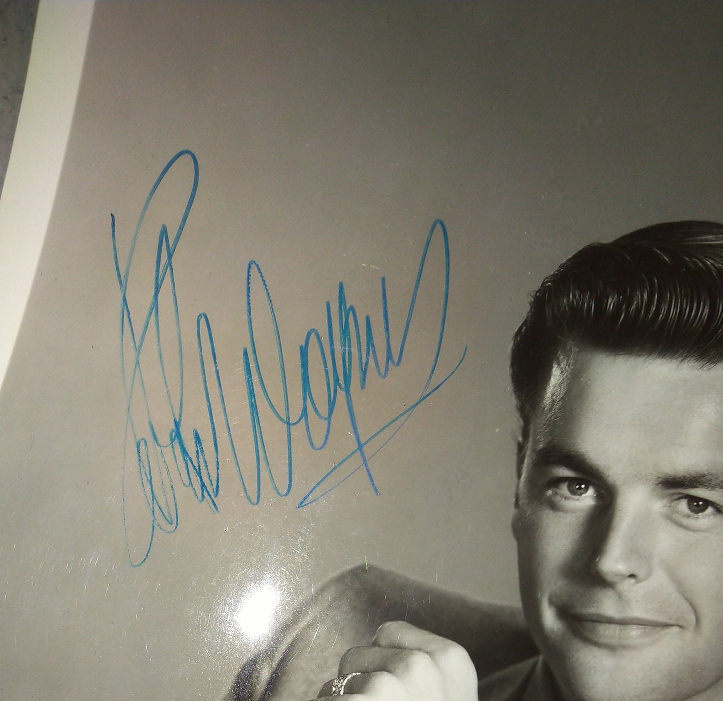 Robert Wagner Hand Signed Autograph 1969 MGM Promotional 8x10 Photo PSA