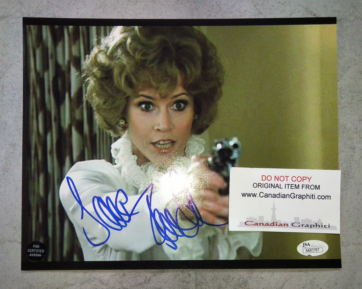 Jane Fonda Hand Signed Autograph 8x10 Photo COA