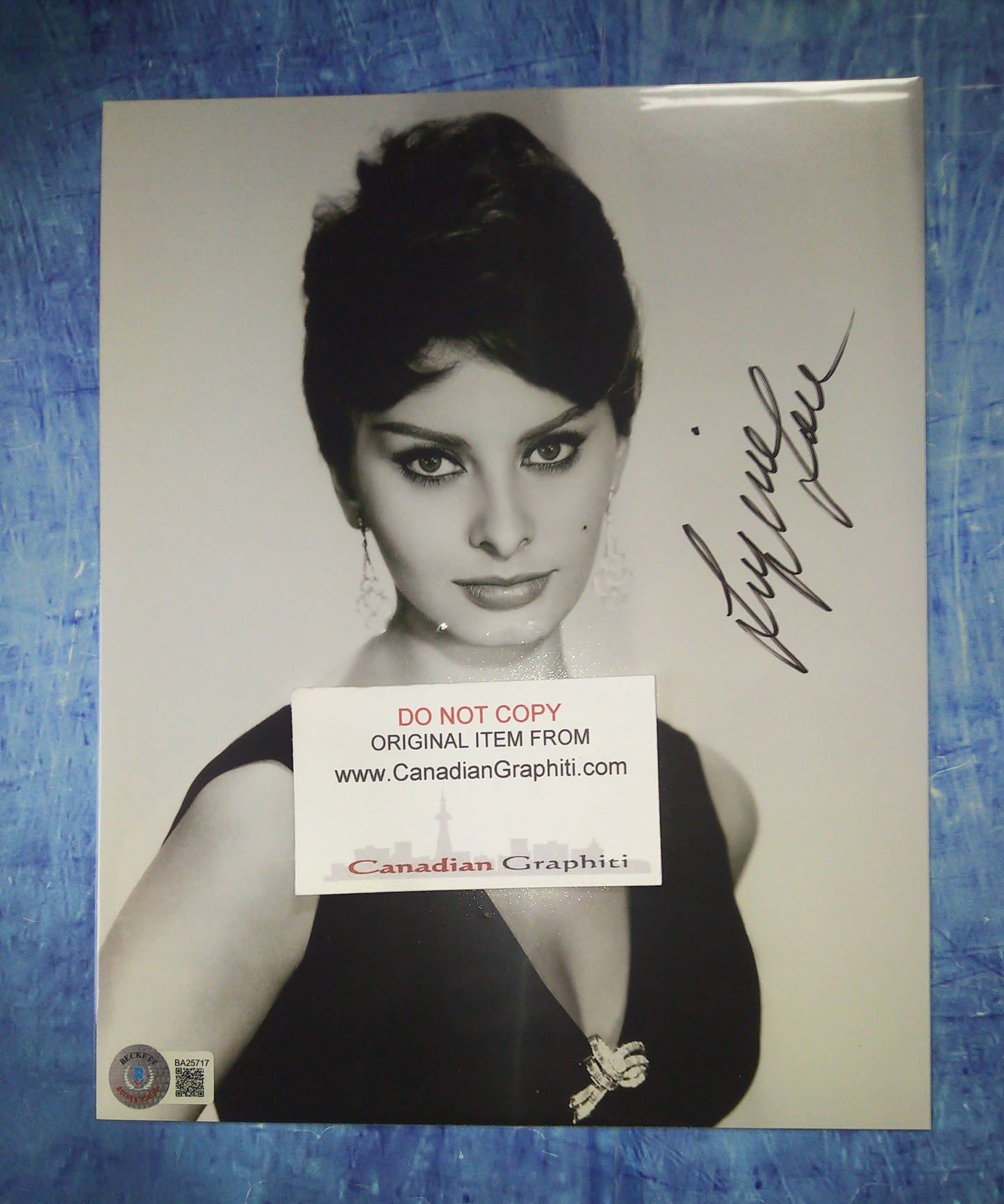 Sophia Loren Hand Signed Autograph 8x10 Photo BAS COA