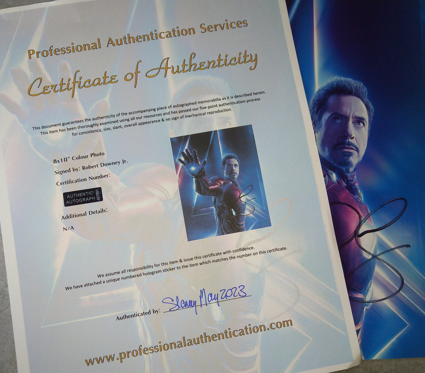 Robert Downey Jr Hand Signed Autograph 8x10 Photo COA Iron Man