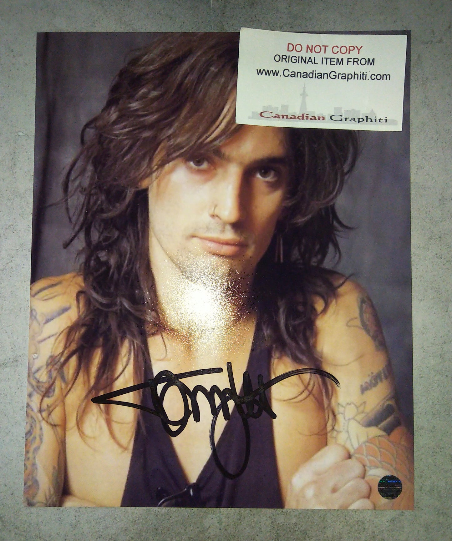 Tommy Lee Hand Signed Autograph 8x10 Photo COA