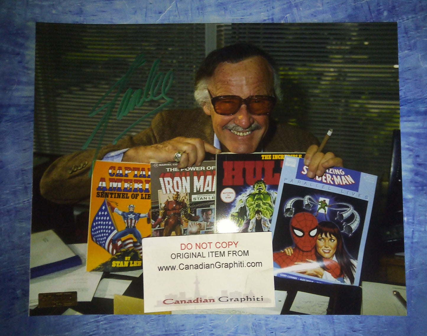 Stan Lee Hand Signed Autograph 8x10 Photo COA