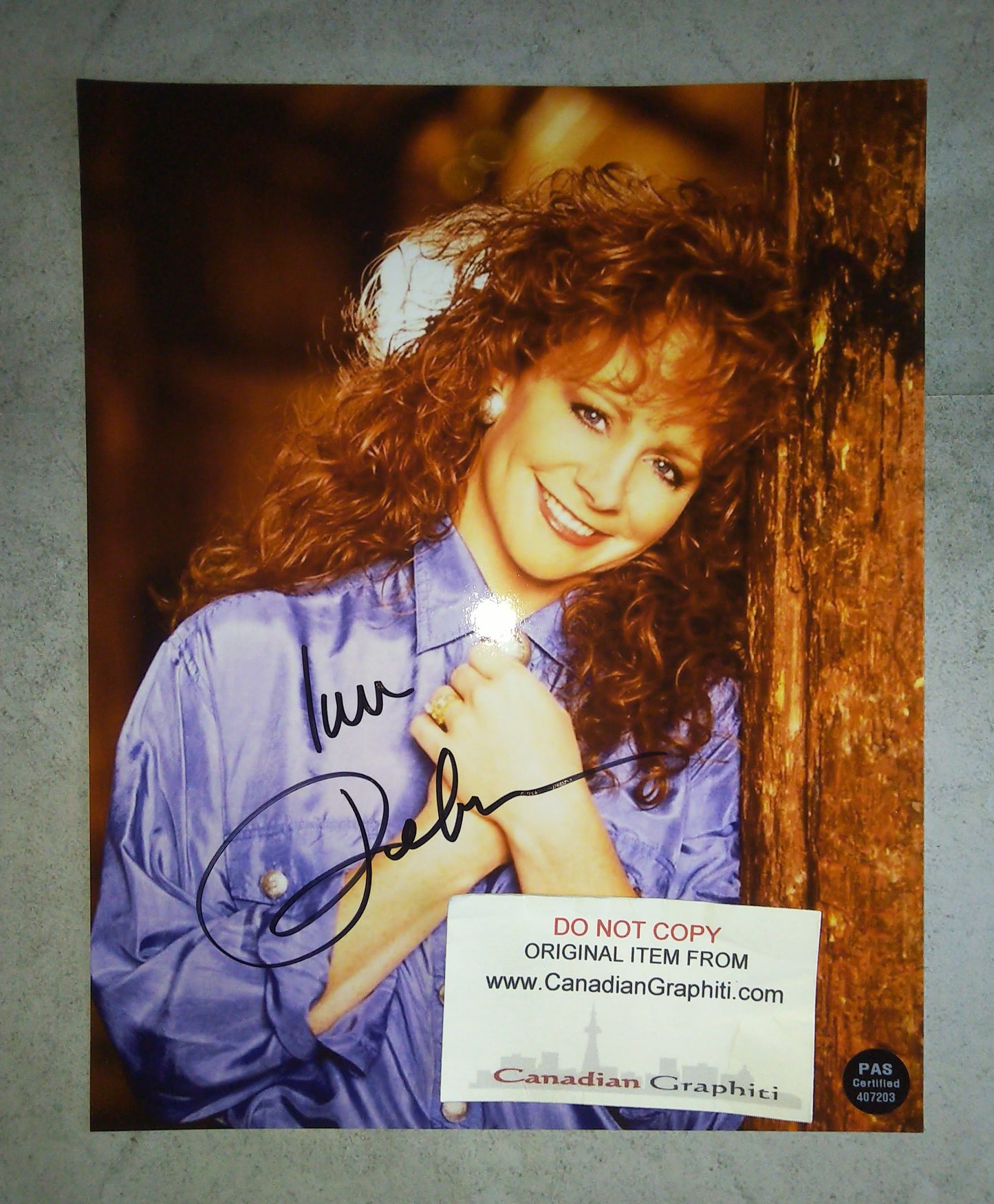 Reba McEntire Hand Signed Autograph 8x10 Photo COA