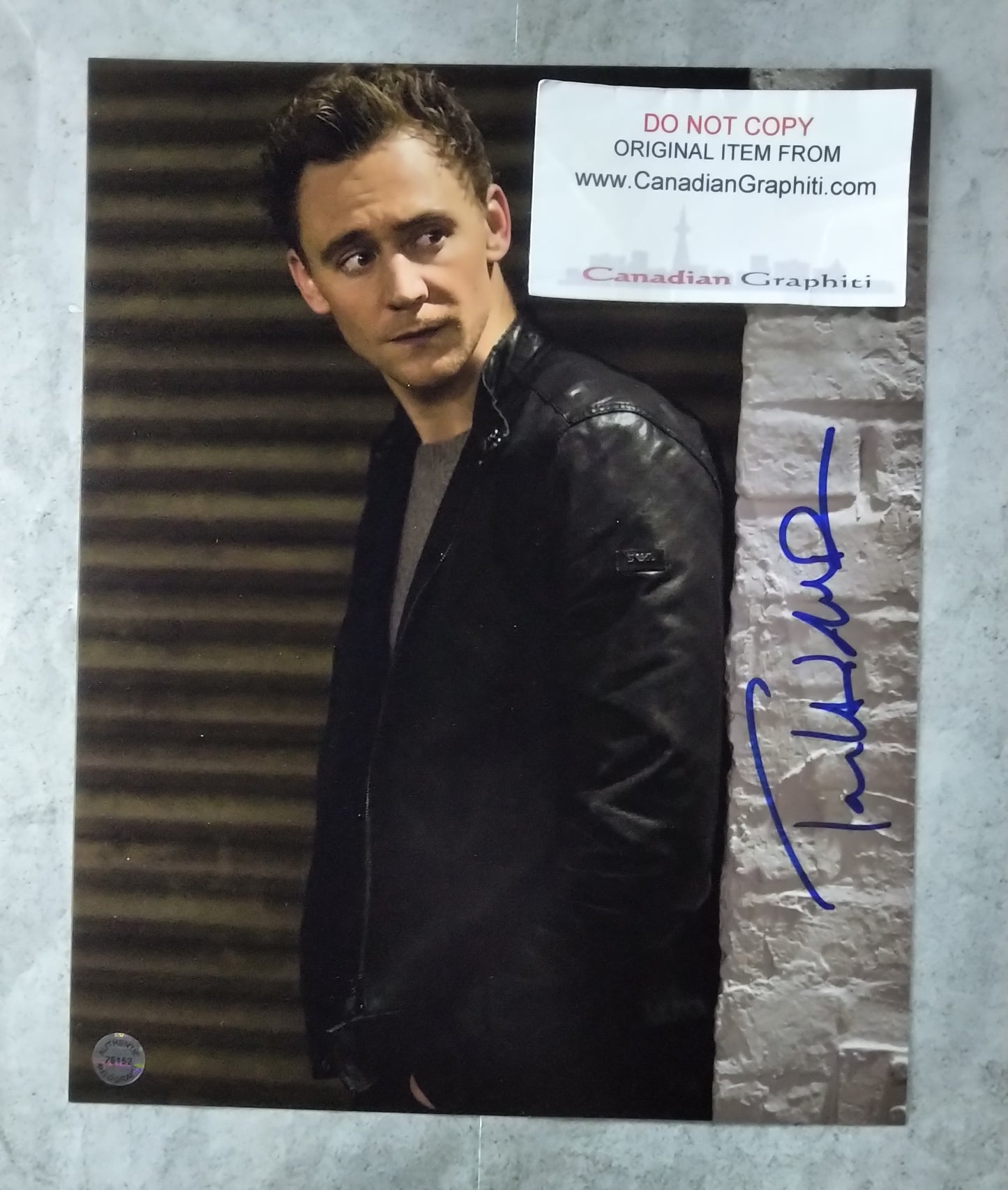 Tom Hiddleston Hand Signed Autograph 8x10 Photo