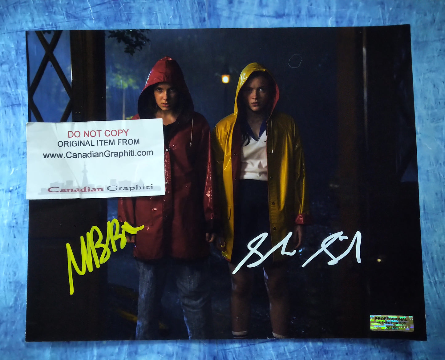 Sadie Sink & Millie Bobby Brown Hand Signed Autograph 8x10 Photo COA Stranger Things