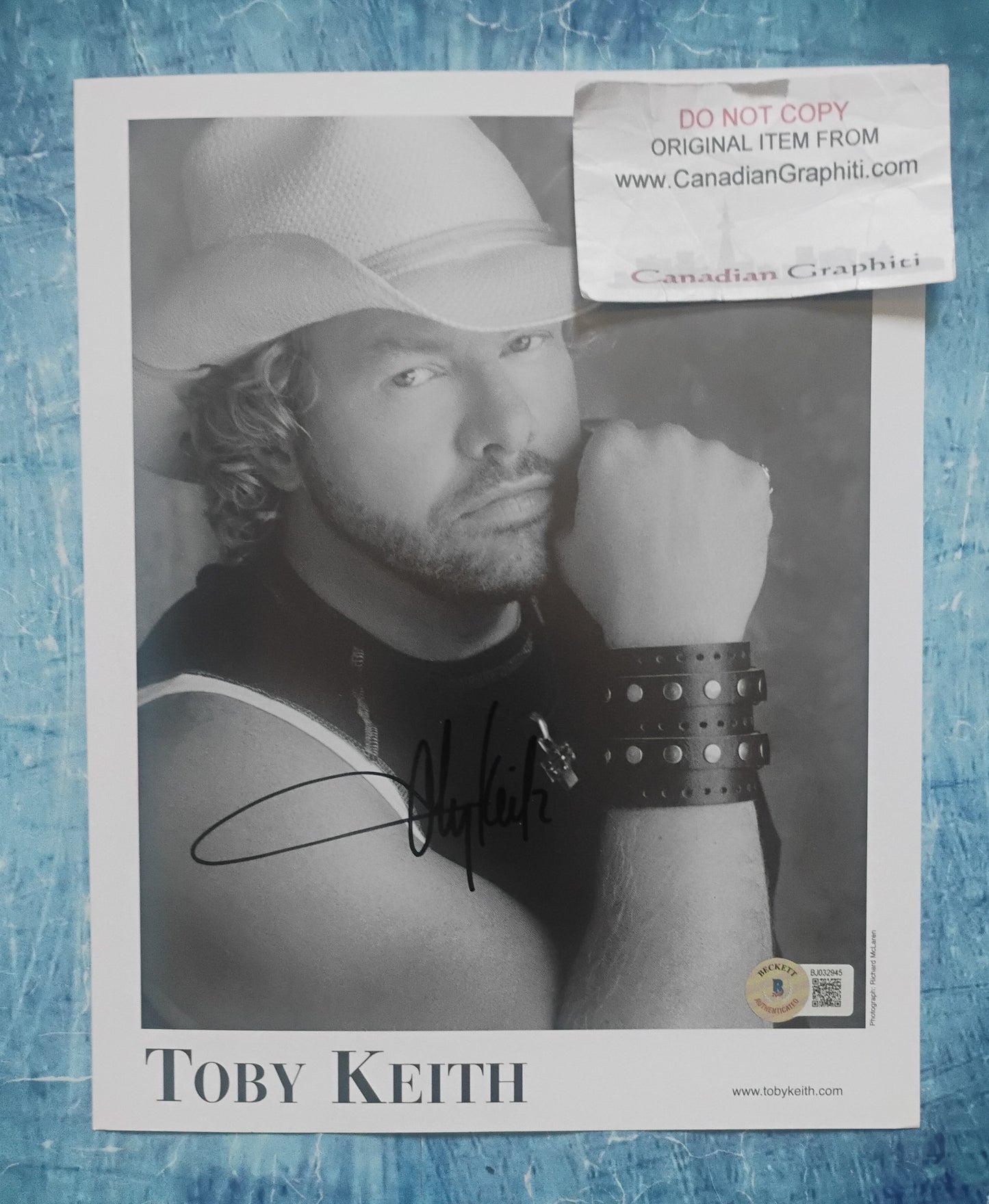 Toby Keith Hand Signed Autograph 8x10 Photo BAS COA