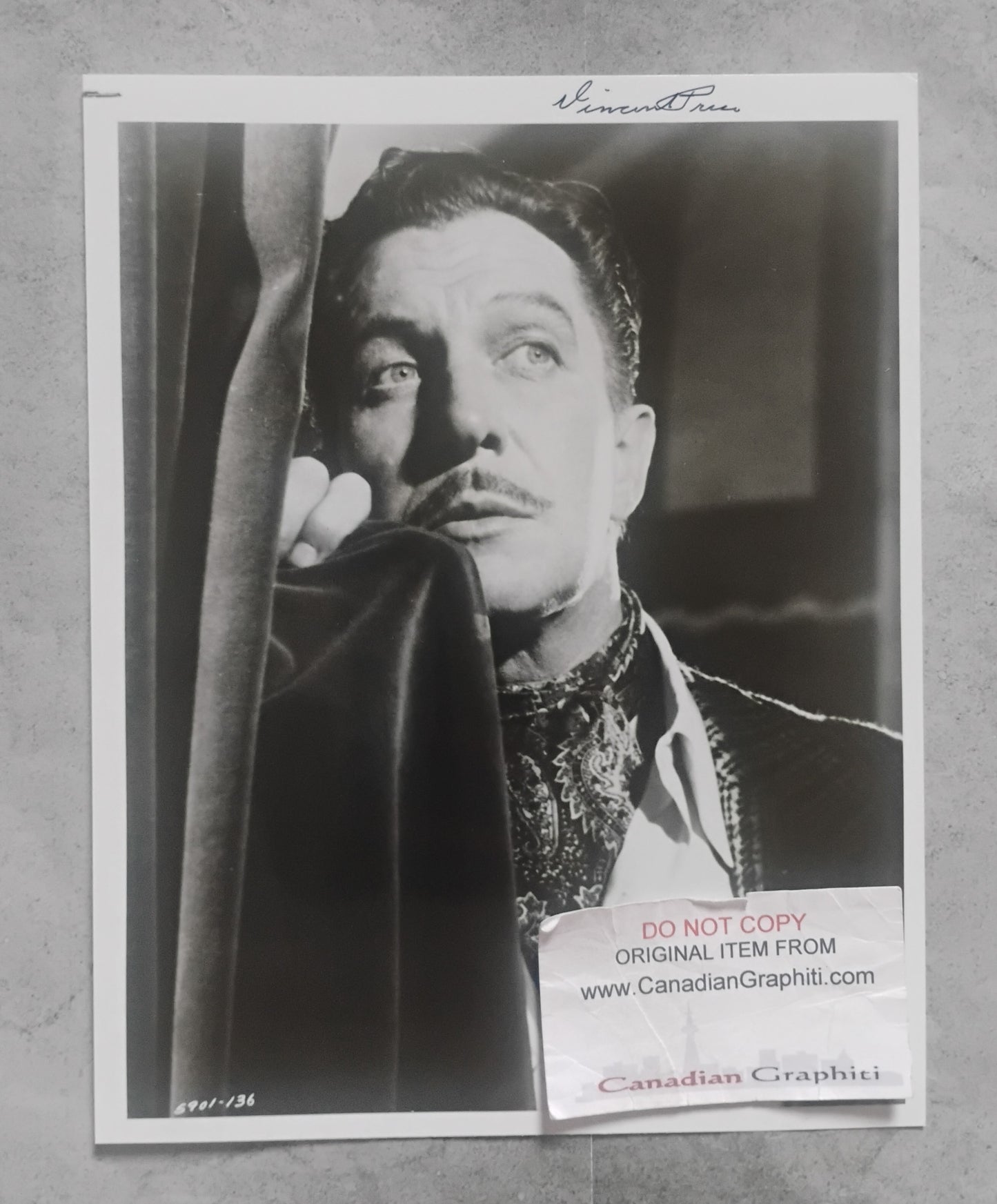 Vincent Price Hand Signed Autograph 8x10 Photo PSA COA