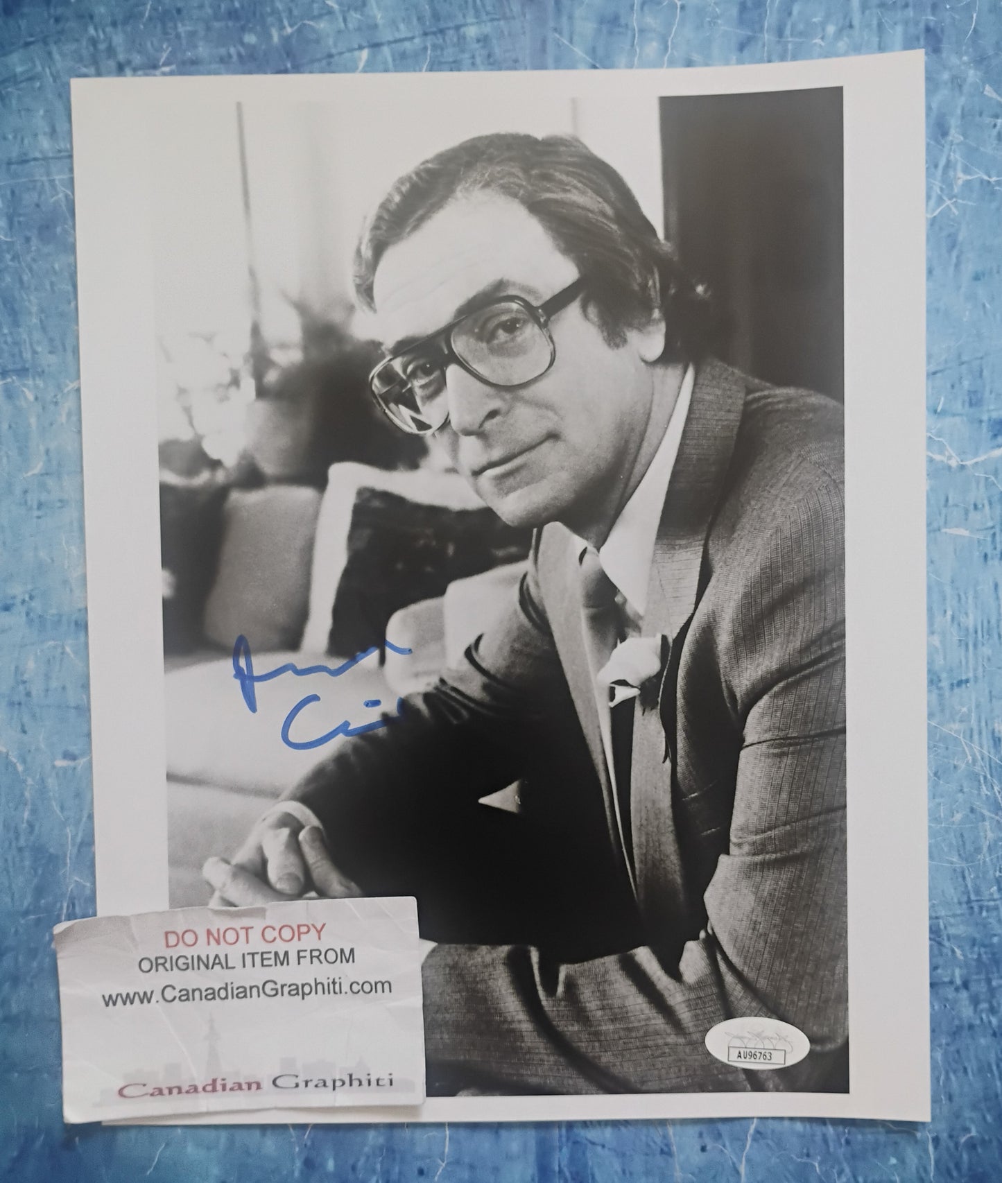 Michael Caine Hand Signed Autograph 8x10 Photo JSA COA