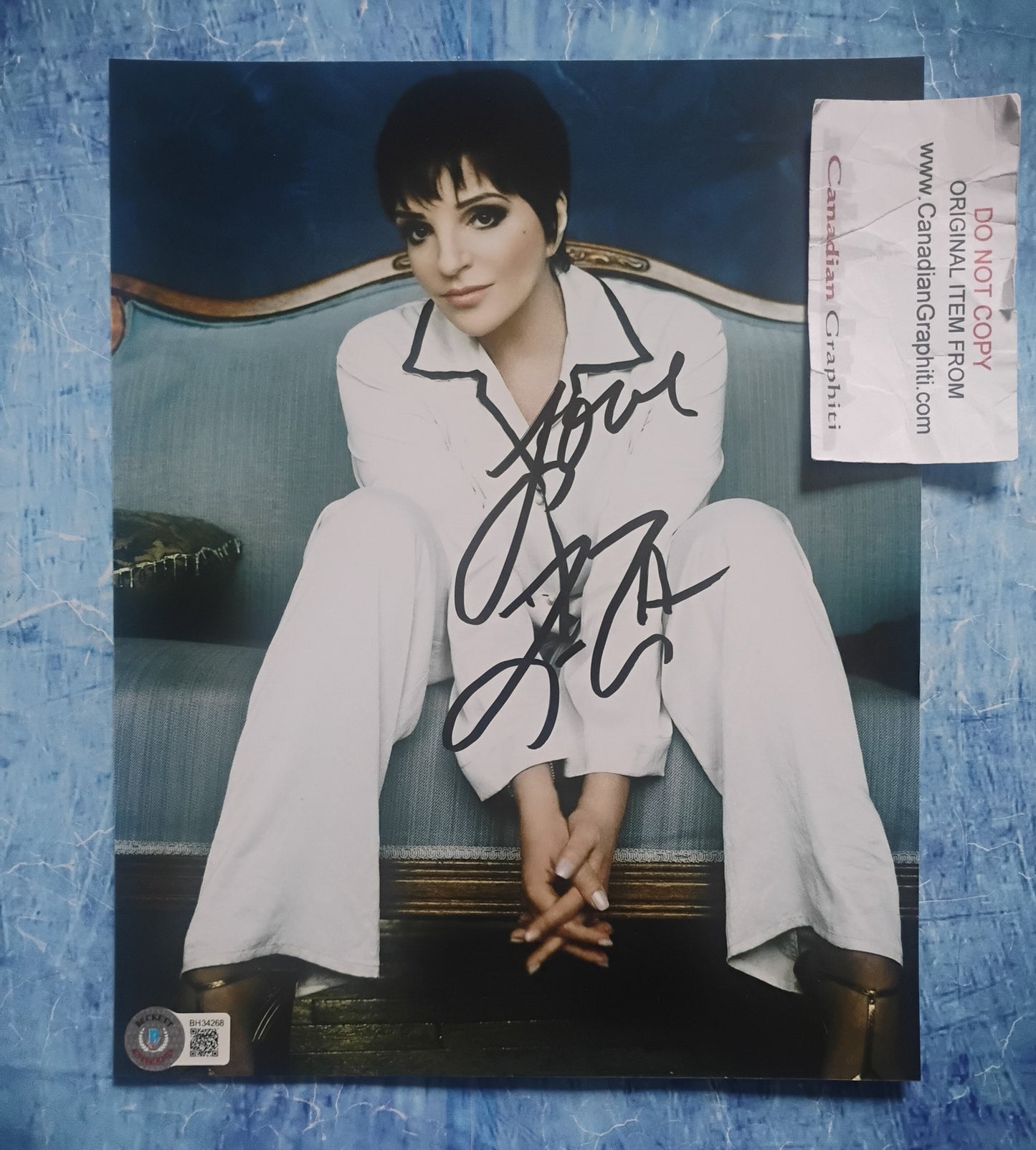 Liza Minnelli Hand Signed Autograph 8x10 Photo BAS COA