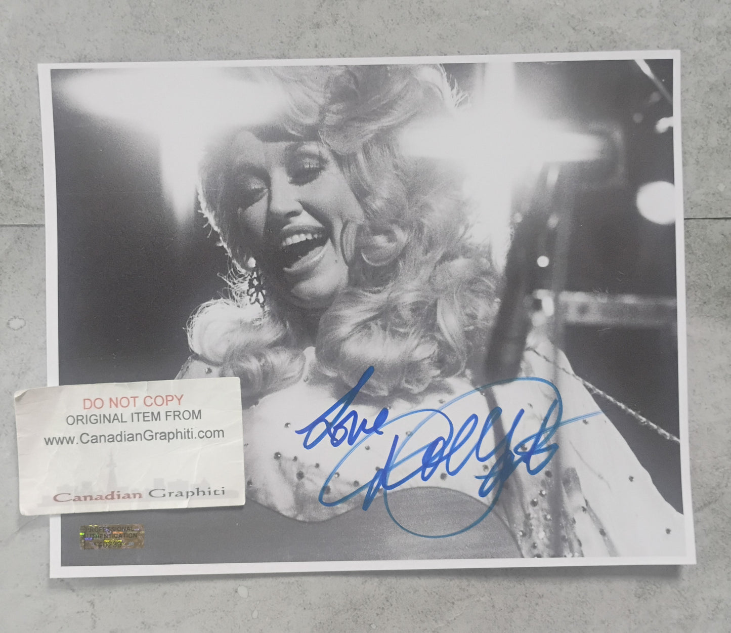 Dolly Parton Hand Signed Autograph 8x10 Photo COA