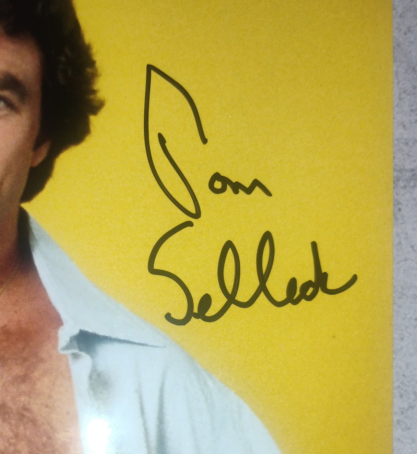 Tom Selleck Hand Signed Autograph 8x10 Photo COA Magnum P.I.