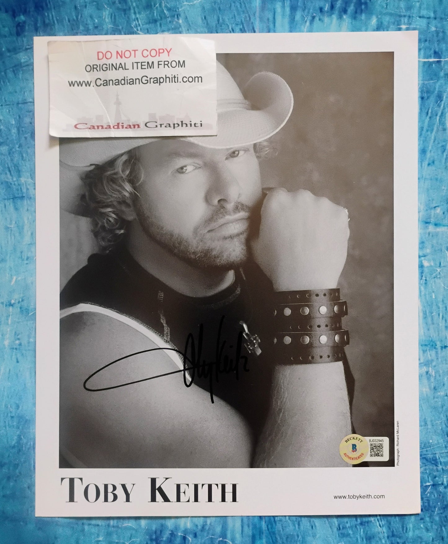 Toby Keith Hand Signed Autograph 8x10 Photo BAS COA
