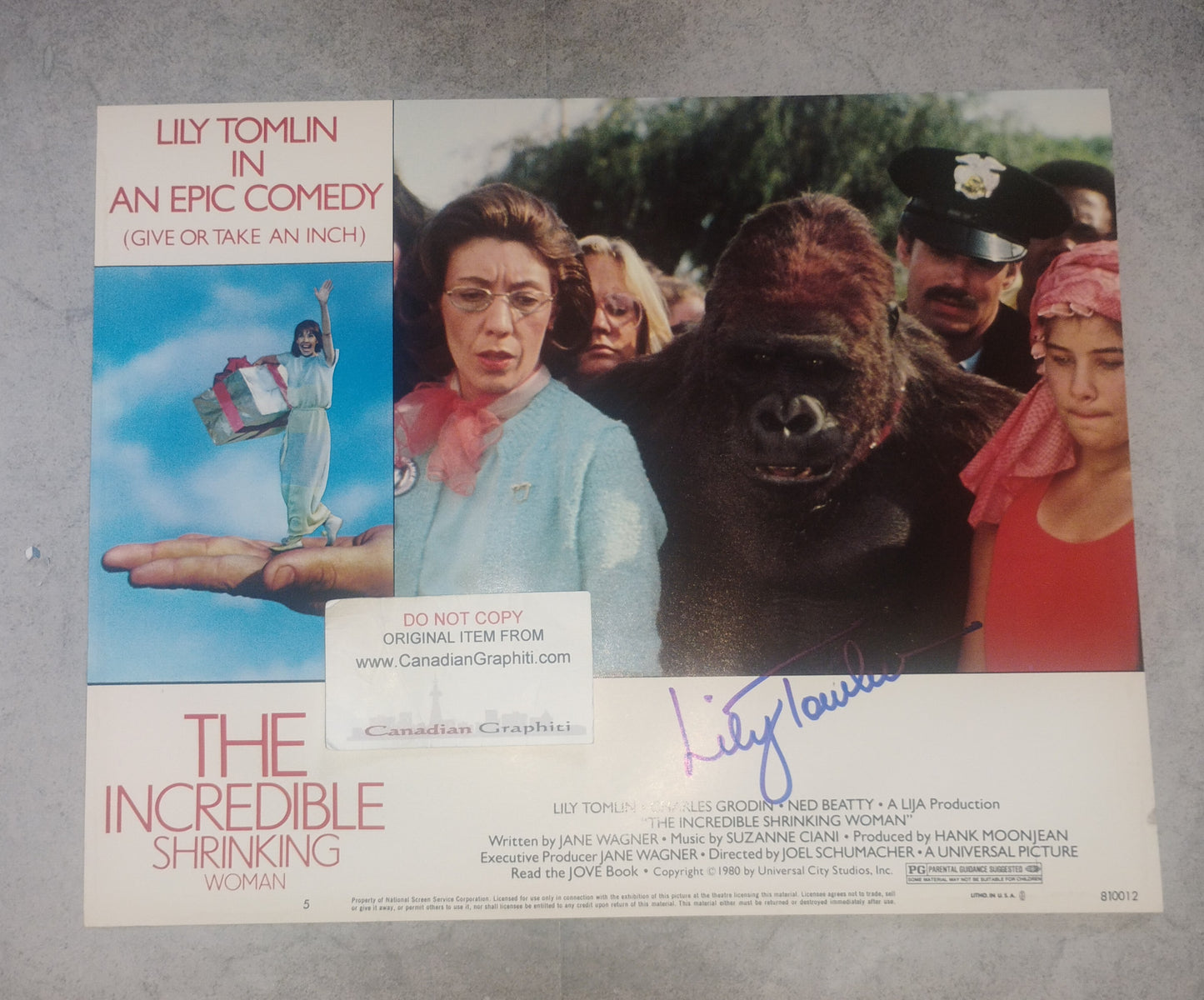 Lily Tomlin Hand Signed Autograph 11x14 Photo JSA COA Incredible Shrinking Woman