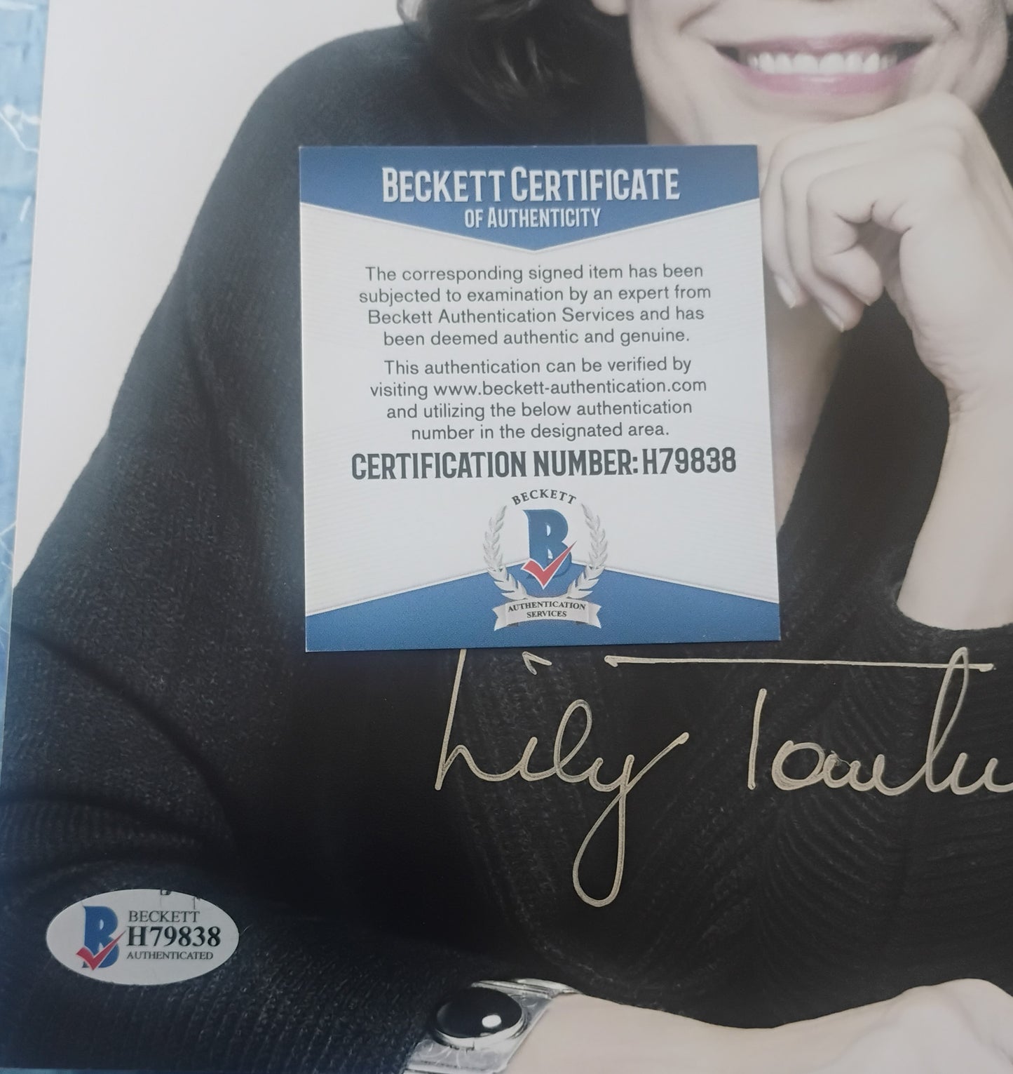 Lily Tomlin Hand Signed Autograph 8x10 Photo BAS COA