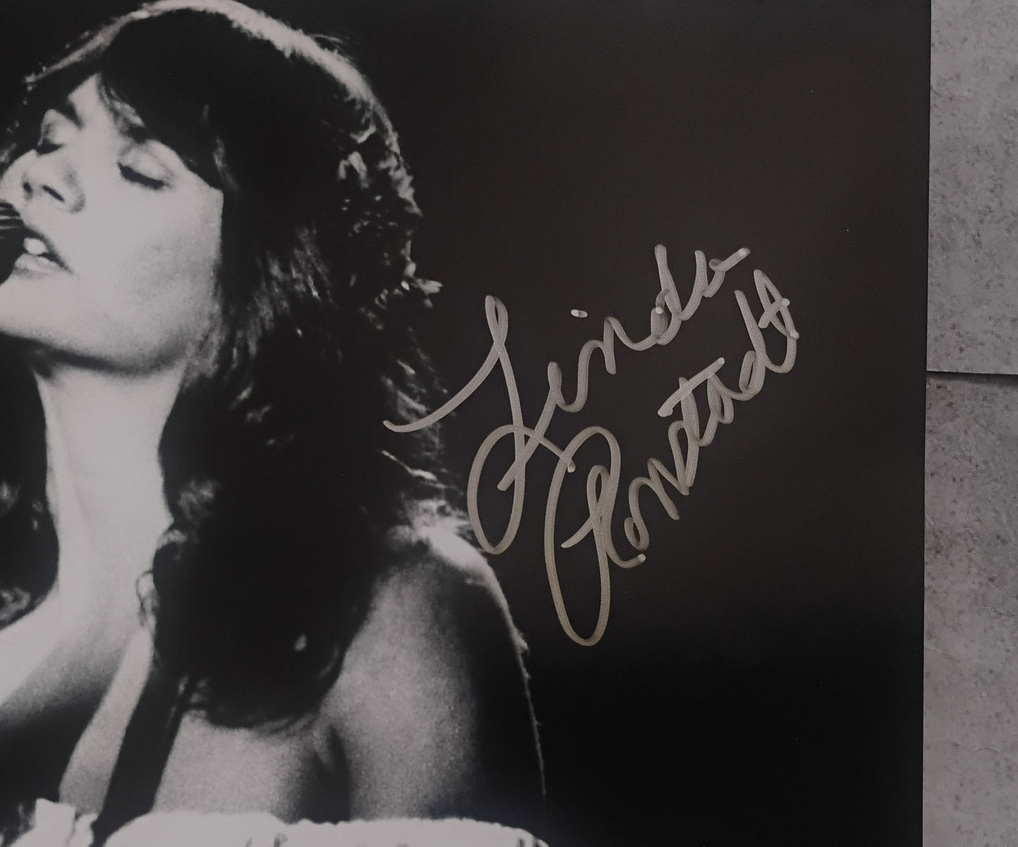 Linda Ronstadt Hand Signed Autograph 8x10 Photo PSA COA