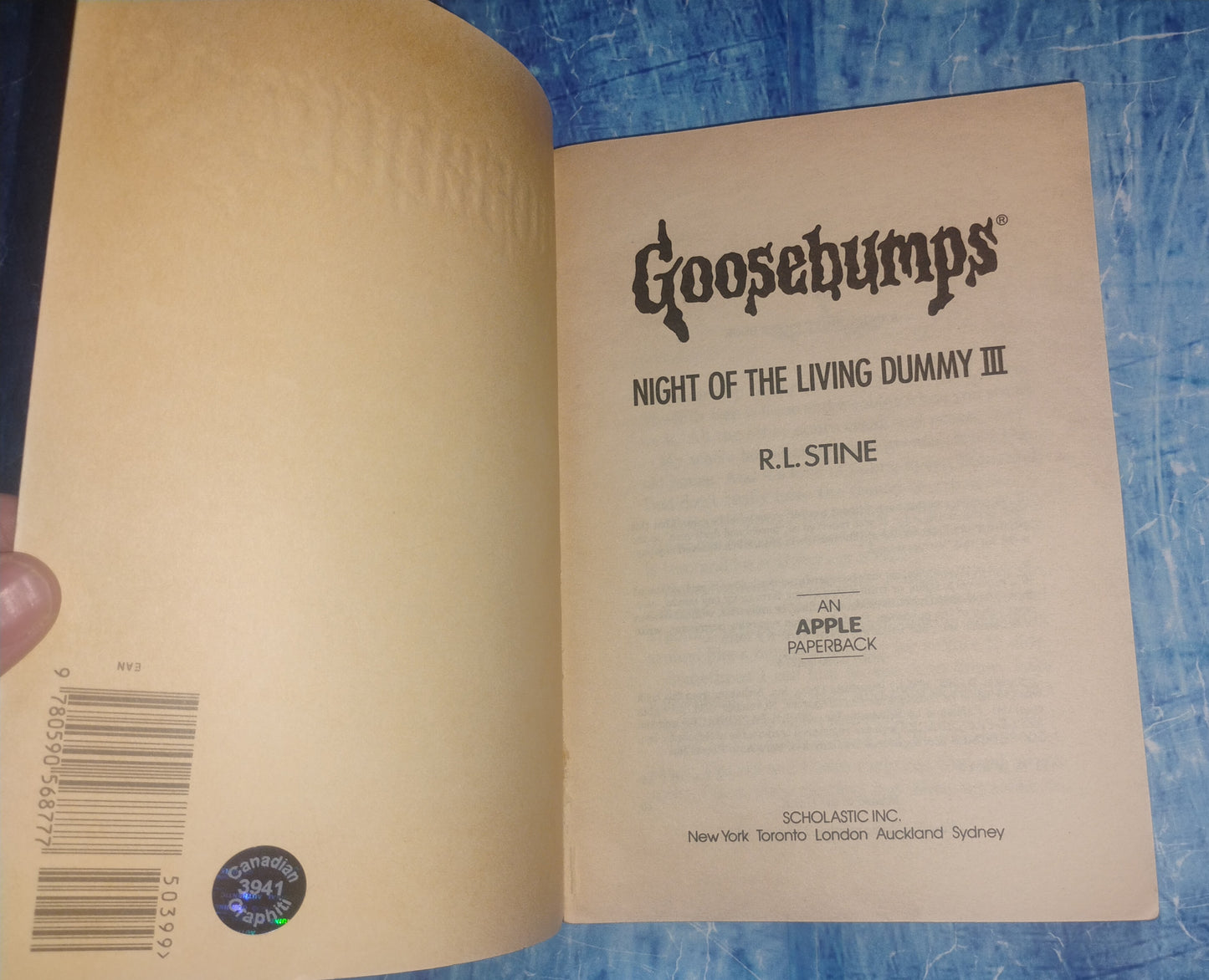 R.L. Stine Hand Signed Autograph Goosebumps Book COA
