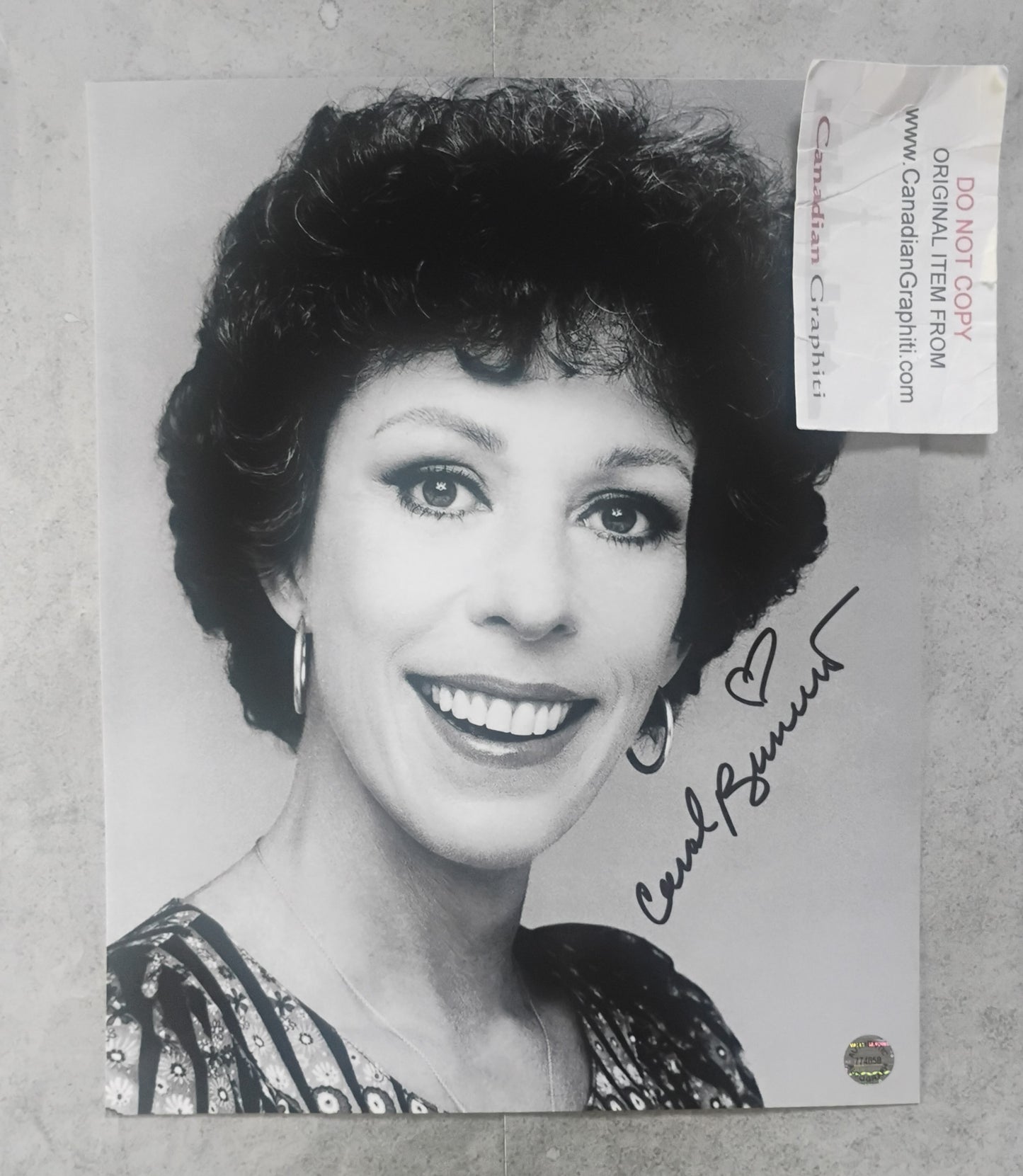 Carol Burnett Hand Signed Autograph 8x10 Photo COA