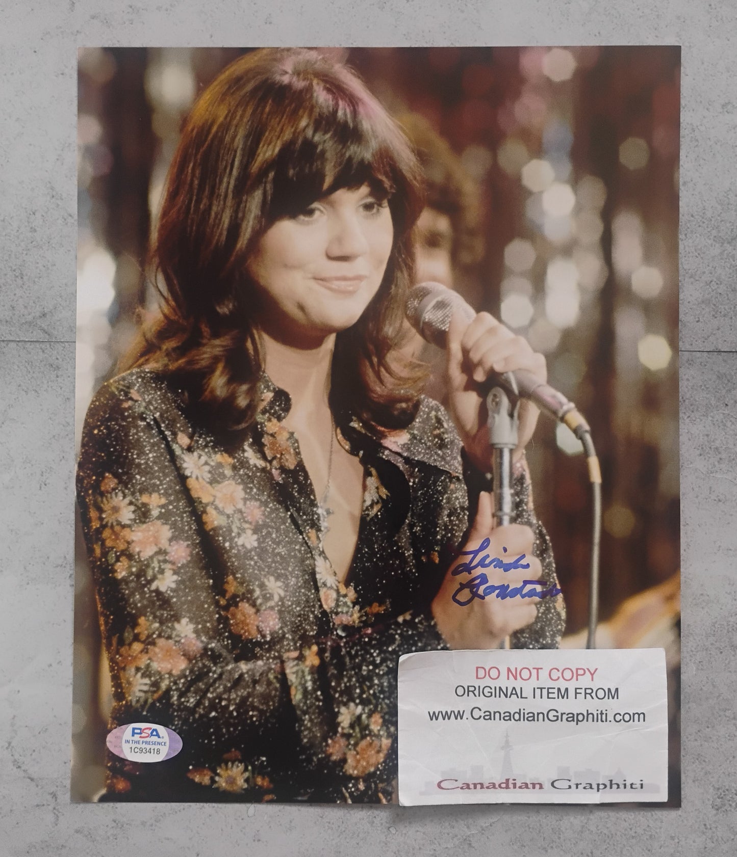Linda Ronstadt Hand Signed Autograph 8x10 Photo PSA COA