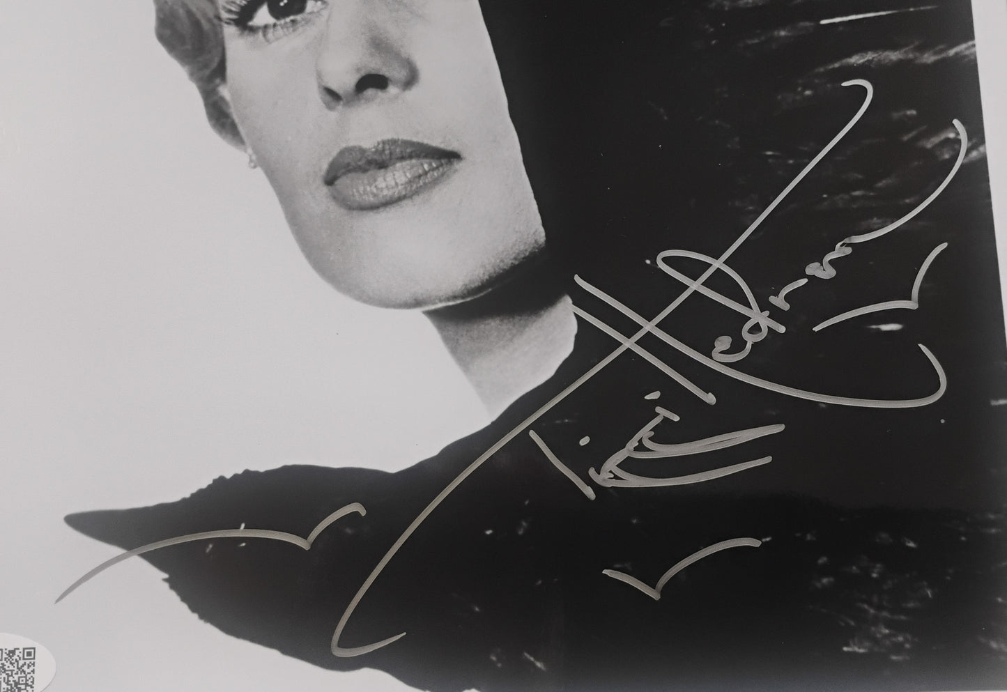 Tippi Hedren Hand Signed Autograph 8x10 Photo JSA COA The Birds