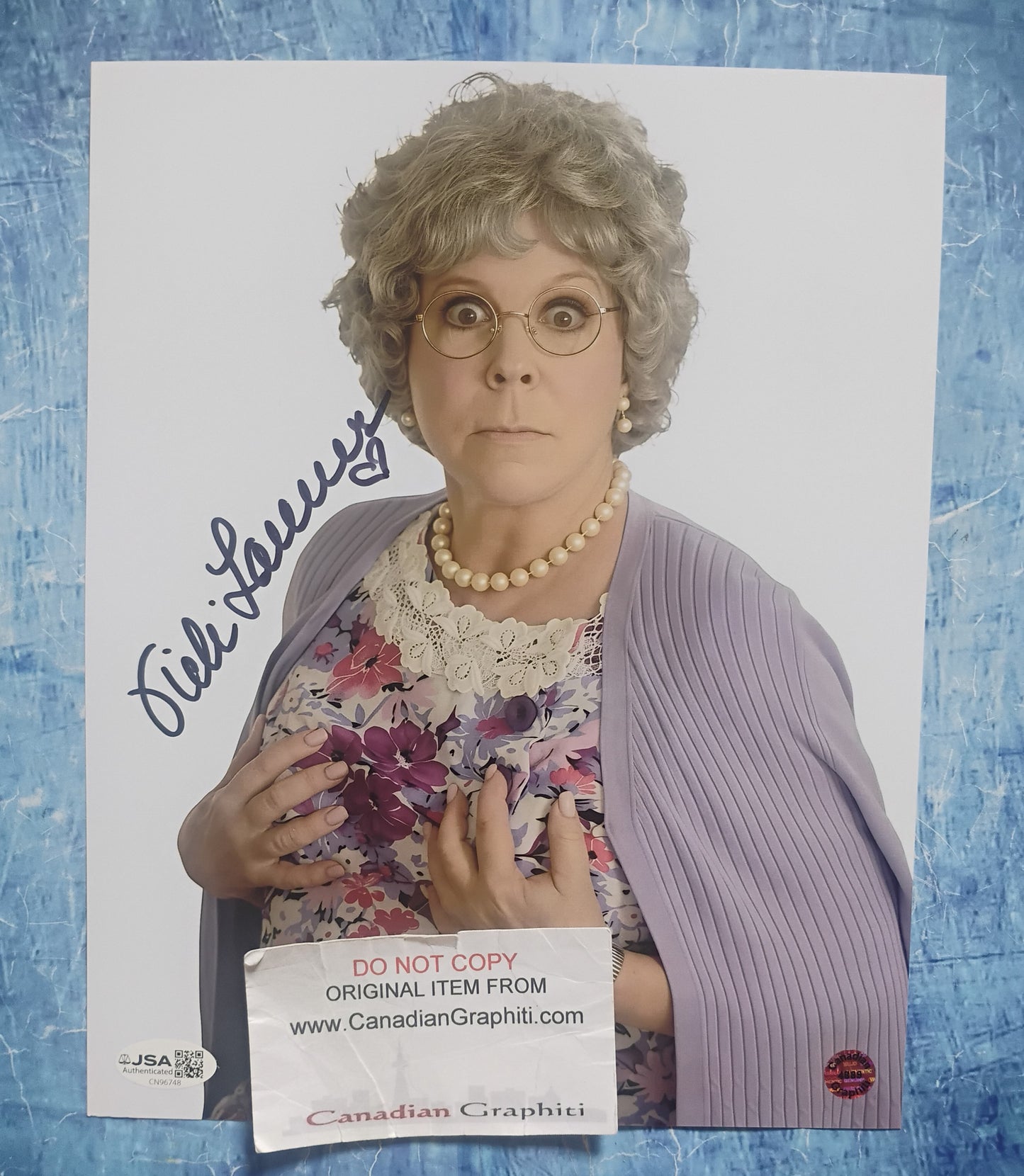 Vicki Lawrence Hand Signed Autograph 8x10 Photo JSA COA Mama's Family