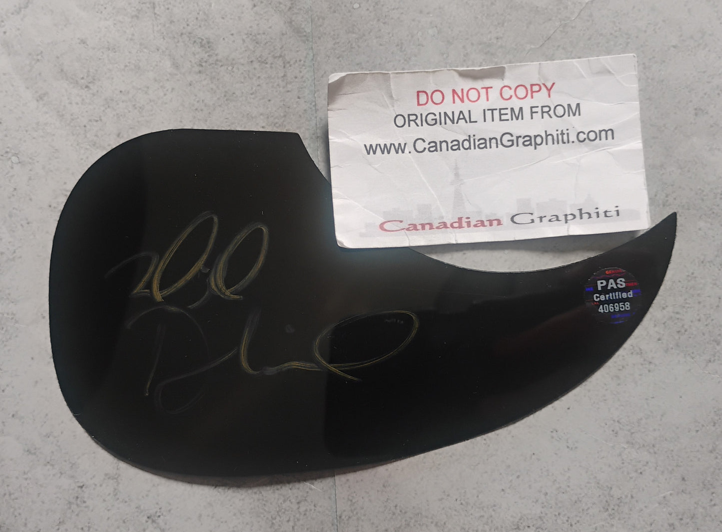 Neil Diamond Hand Signed Autograph Guitar Pick Guard COA