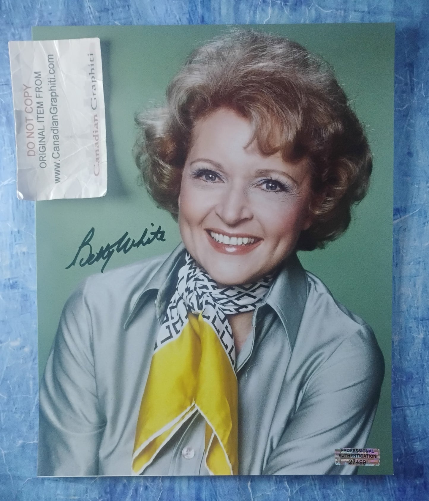 Betty White Hand Signed Autograph 8x10 Photo COA