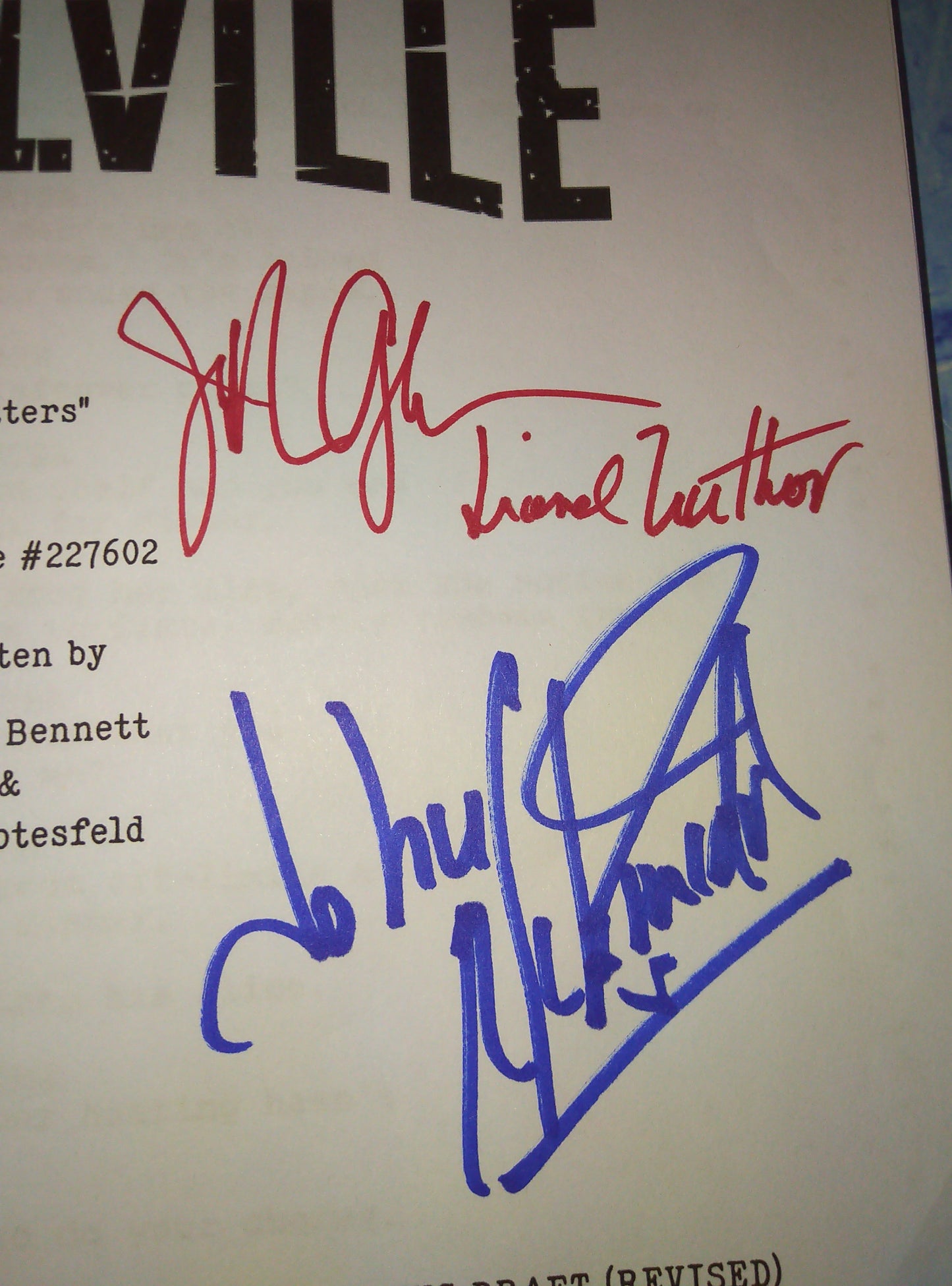 Smallville 5x Cast Hand Signed Autograph Script COA Tom Welling