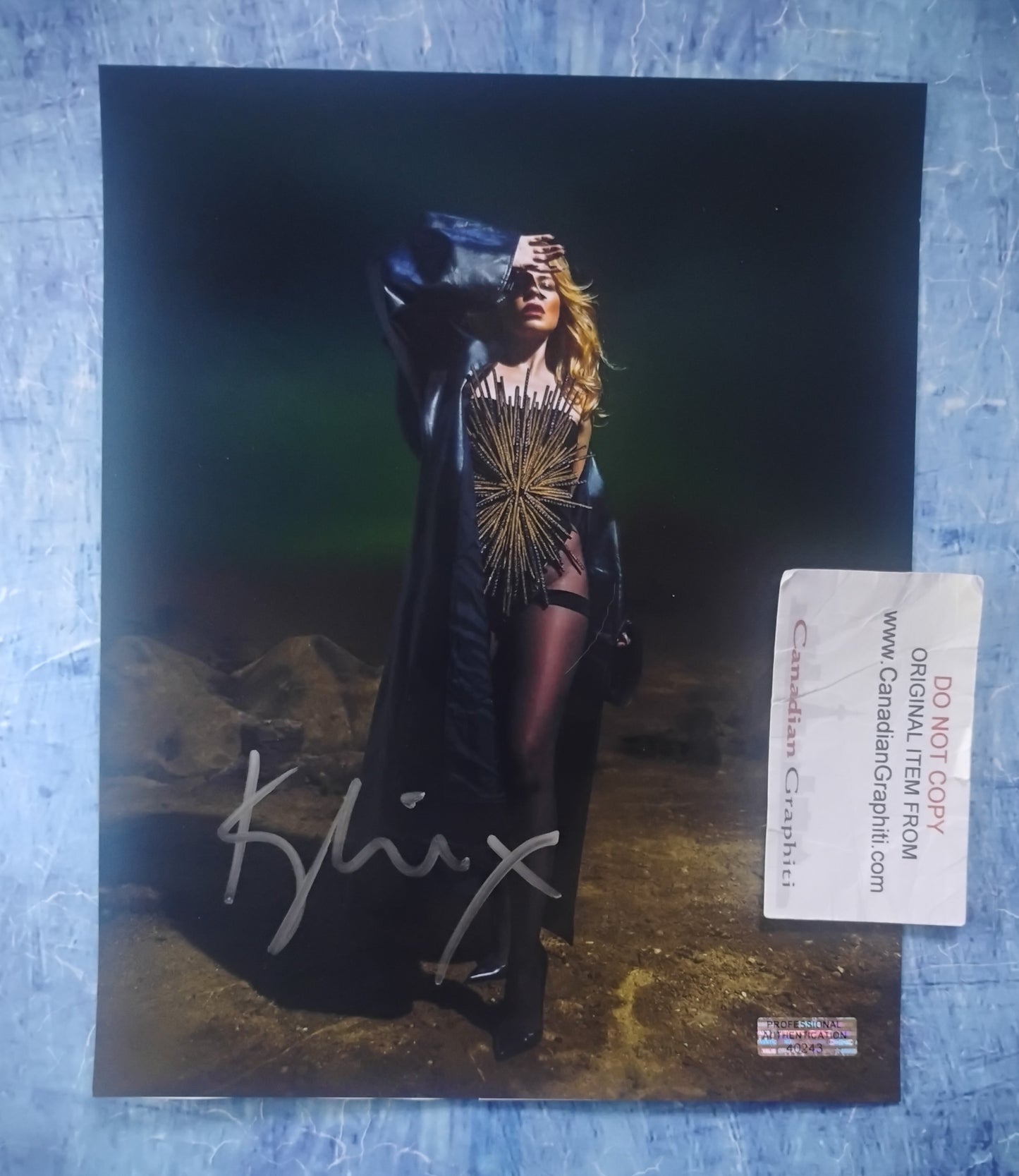 Kylie Minogue Hand Signed Autograph 8x10 Photo COA