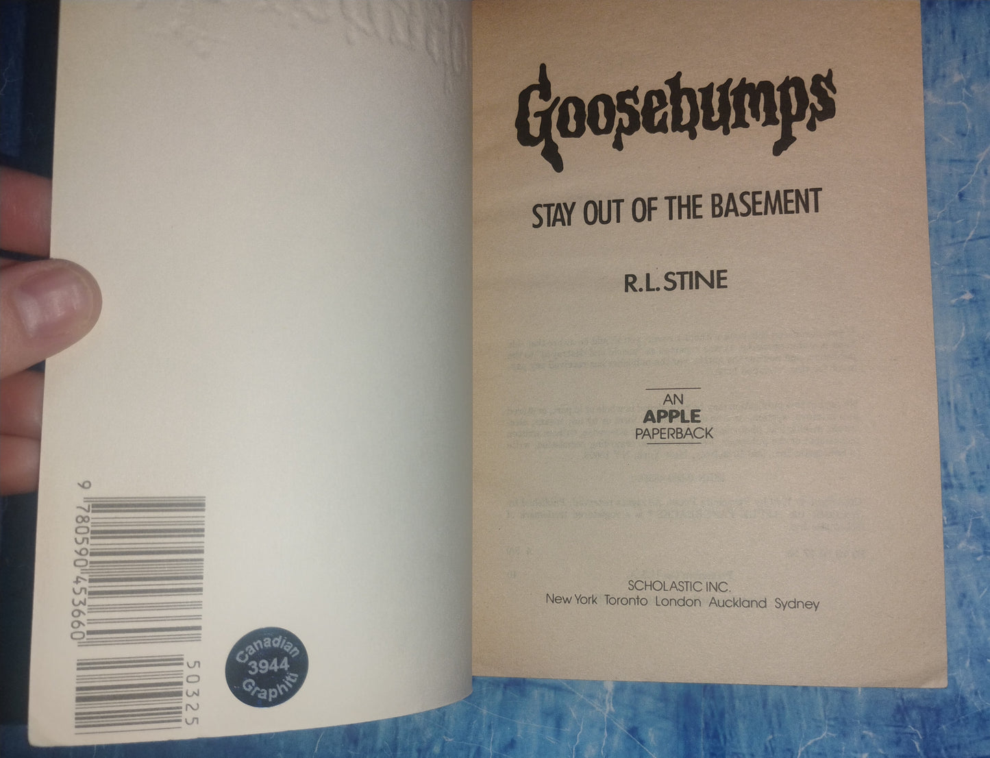 R.L. Stine Hand Signed Autograph Goosebumps Book COA
