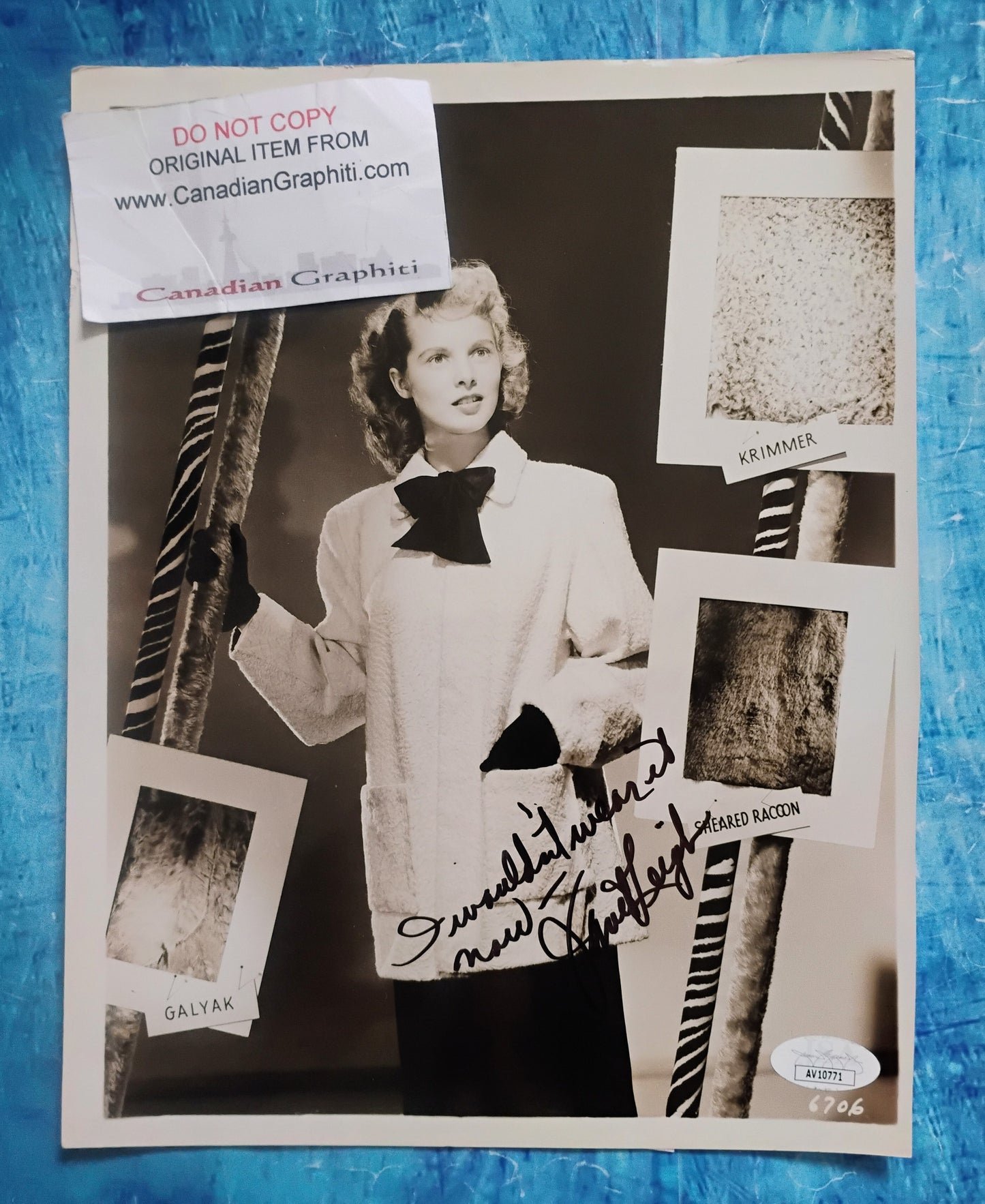 Janet Leigh Hand Signed Autograph 8x10 Photo JSA COA