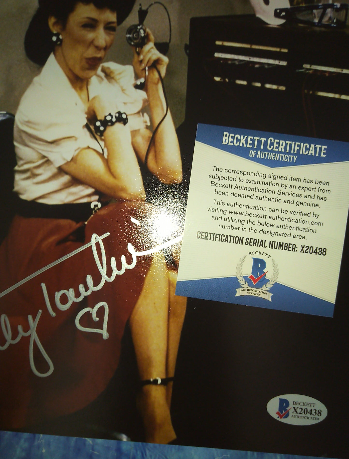 Lily Tomlin Hand Signed Autograph 8x10 Photo BAS COA