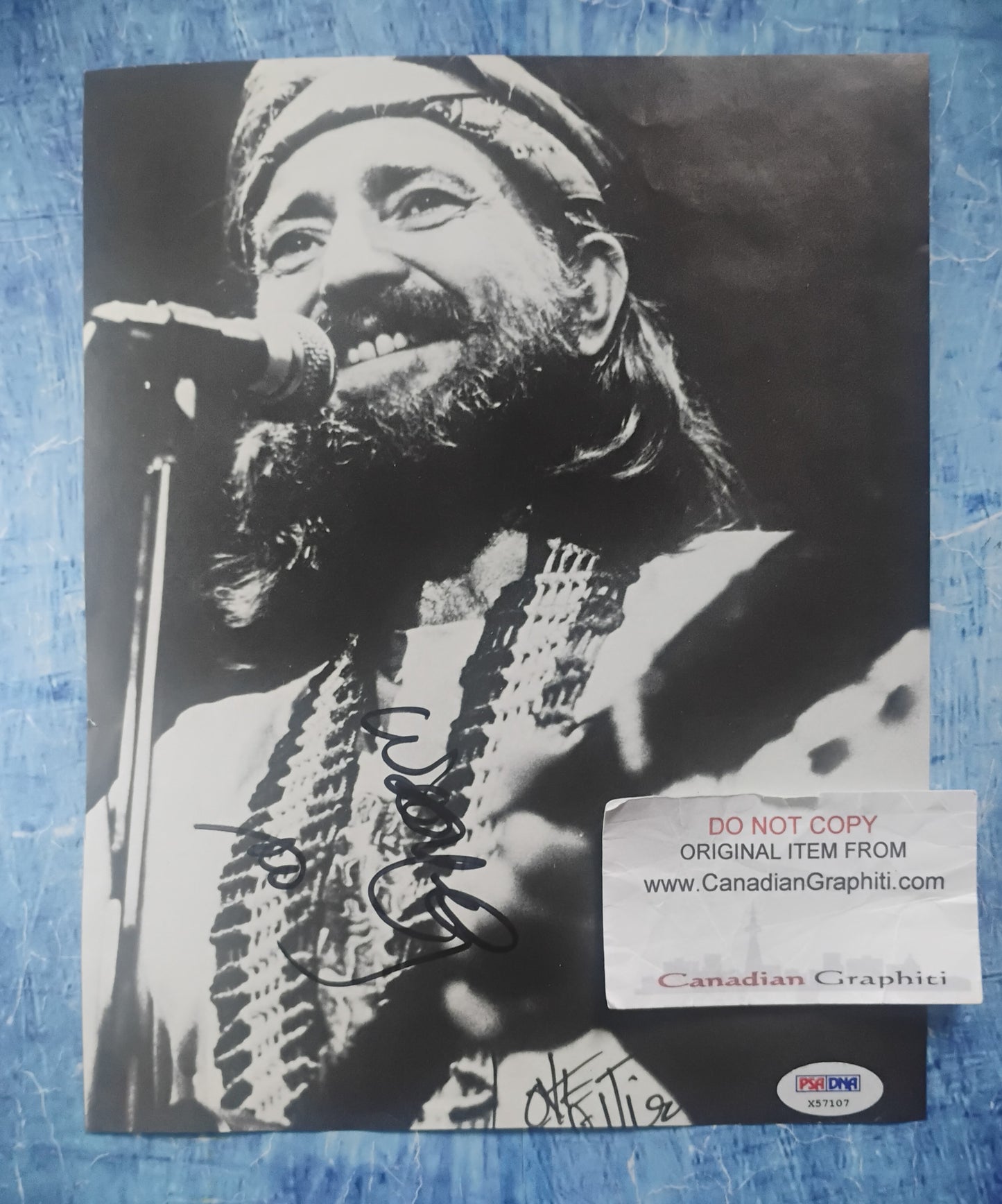 Willie Nelson Hand Signed Autograph 8x10 Pinup Photo PSA COA