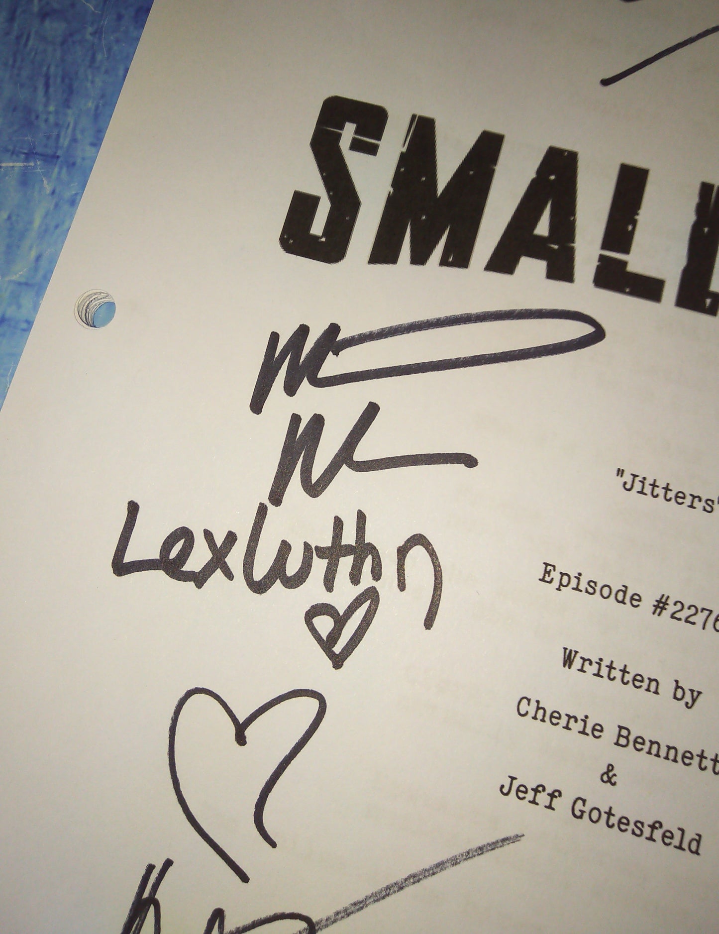 Smallville 5x Cast Hand Signed Autograph Script COA Tom Welling
