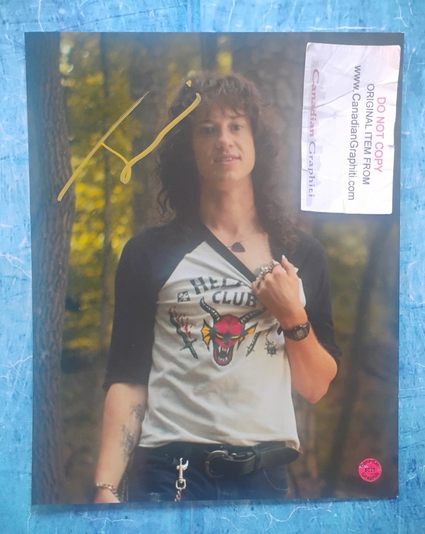 Joseph Quinn Hand Signed Autograph 8X10 Photo COA Stranger Things