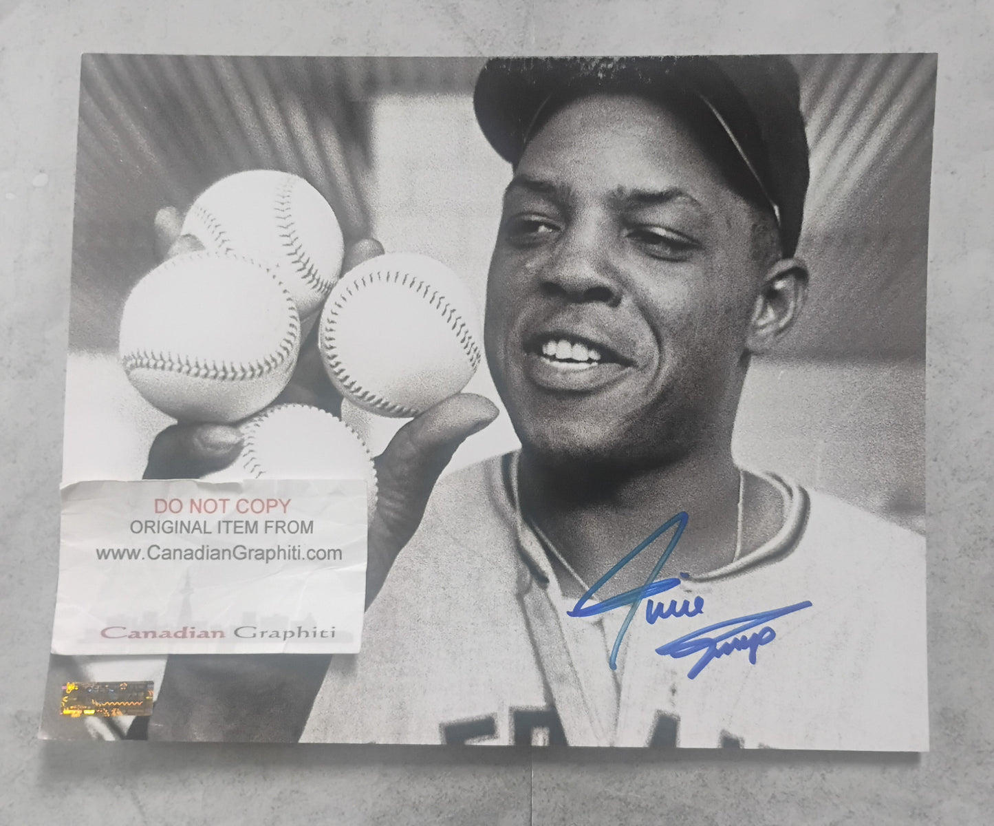 Willie Mays Hand Signed Autograph 8x10 Photo COA