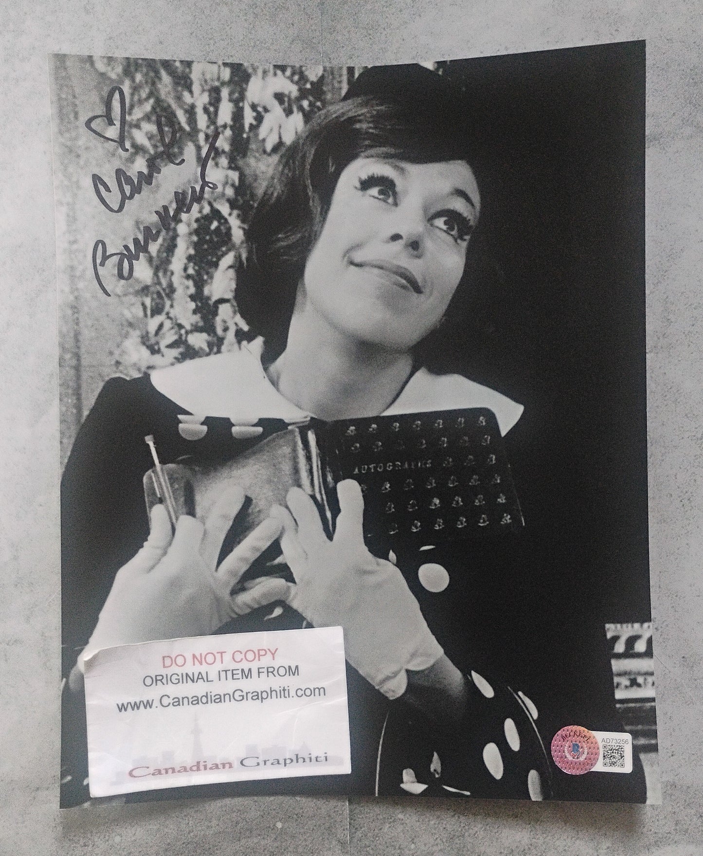 Carol Burnett Hand Signed Autograph 8x10 Photo BAS COA