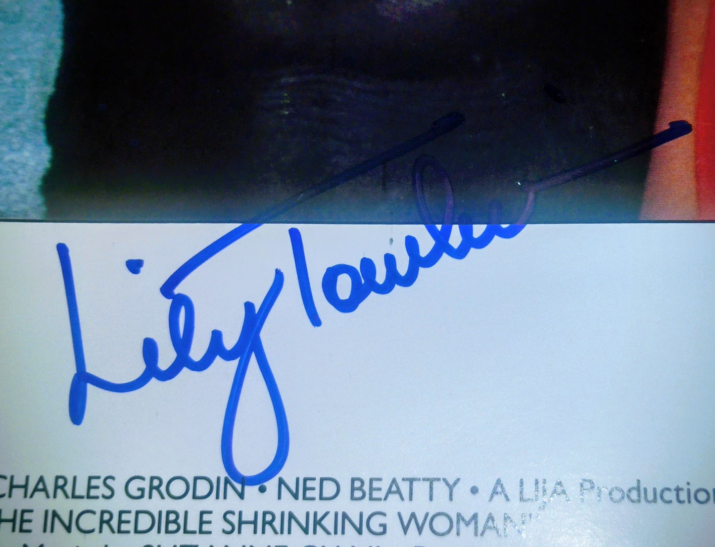 Lily Tomlin Hand Signed Autograph 11x14 Photo JSA COA Incredible Shrinking Woman