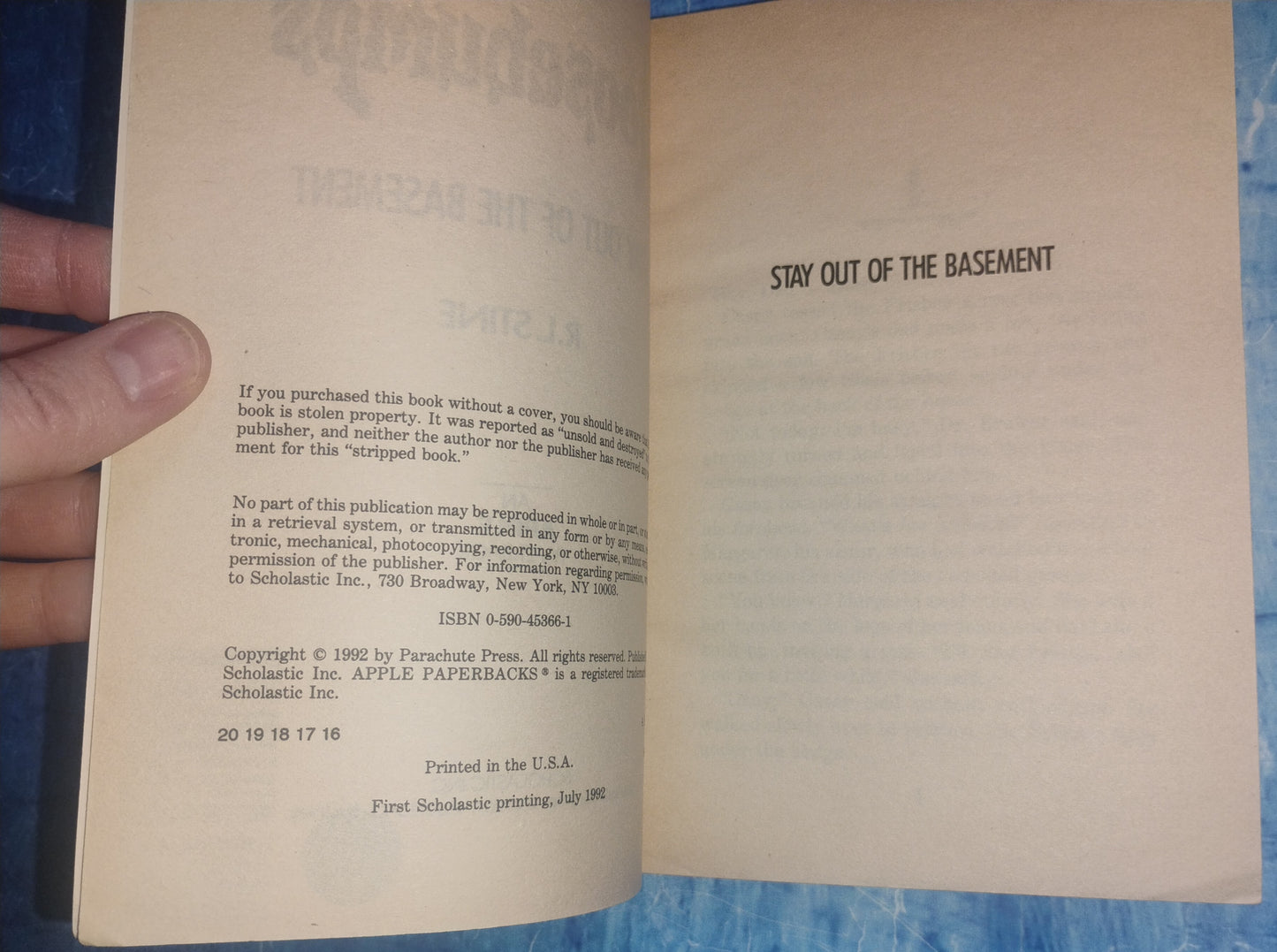 R.L. Stine Hand Signed Autograph Goosebumps Book COA