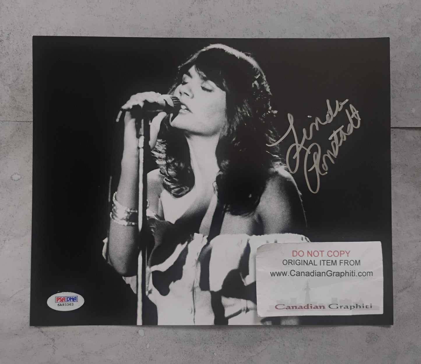 Linda Ronstadt Hand Signed Autograph 8x10 Photo PSA COA