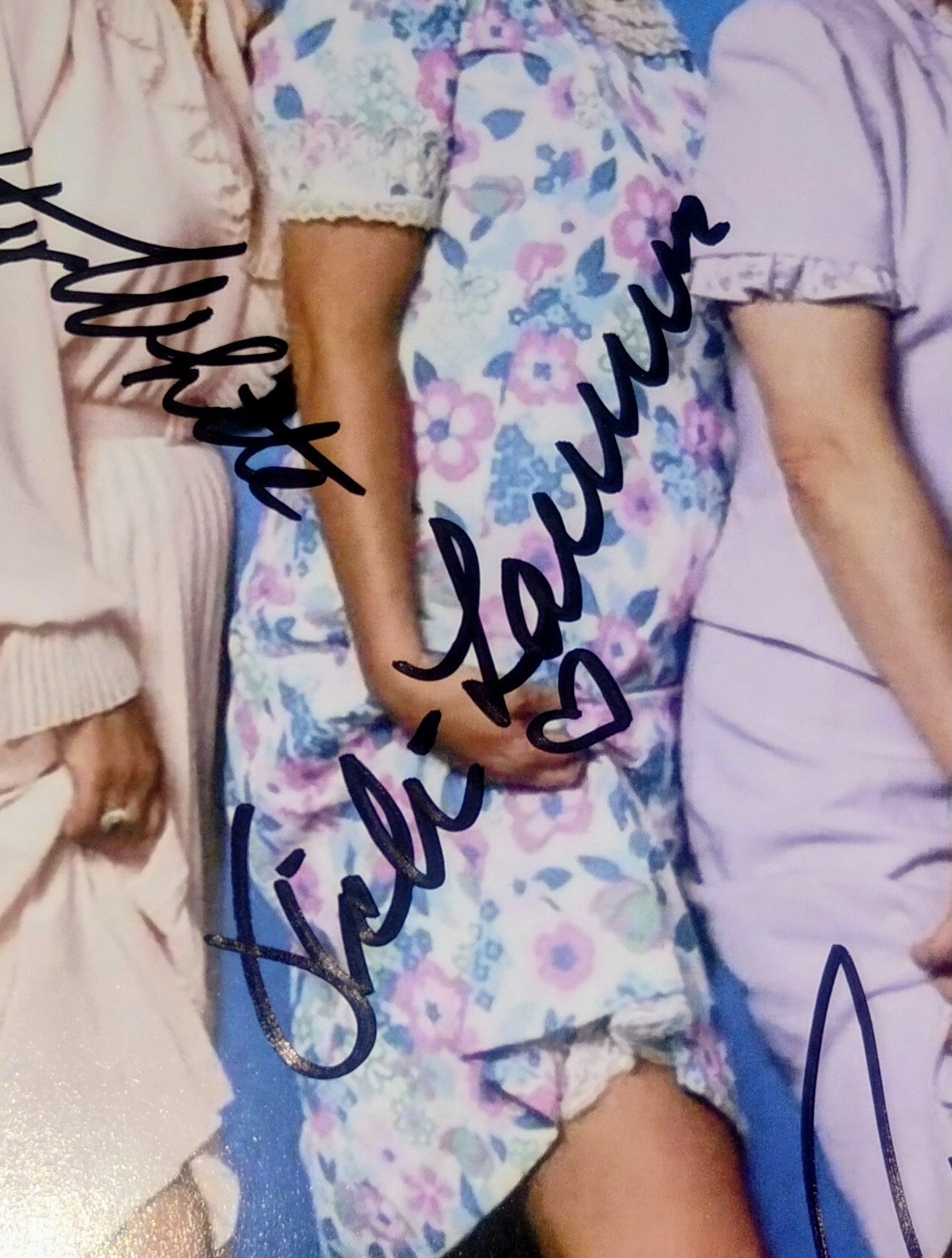Betty White, Vicki Lawrence & Rue McClanahan Hand Signed Autograph 8x10 Photo COA