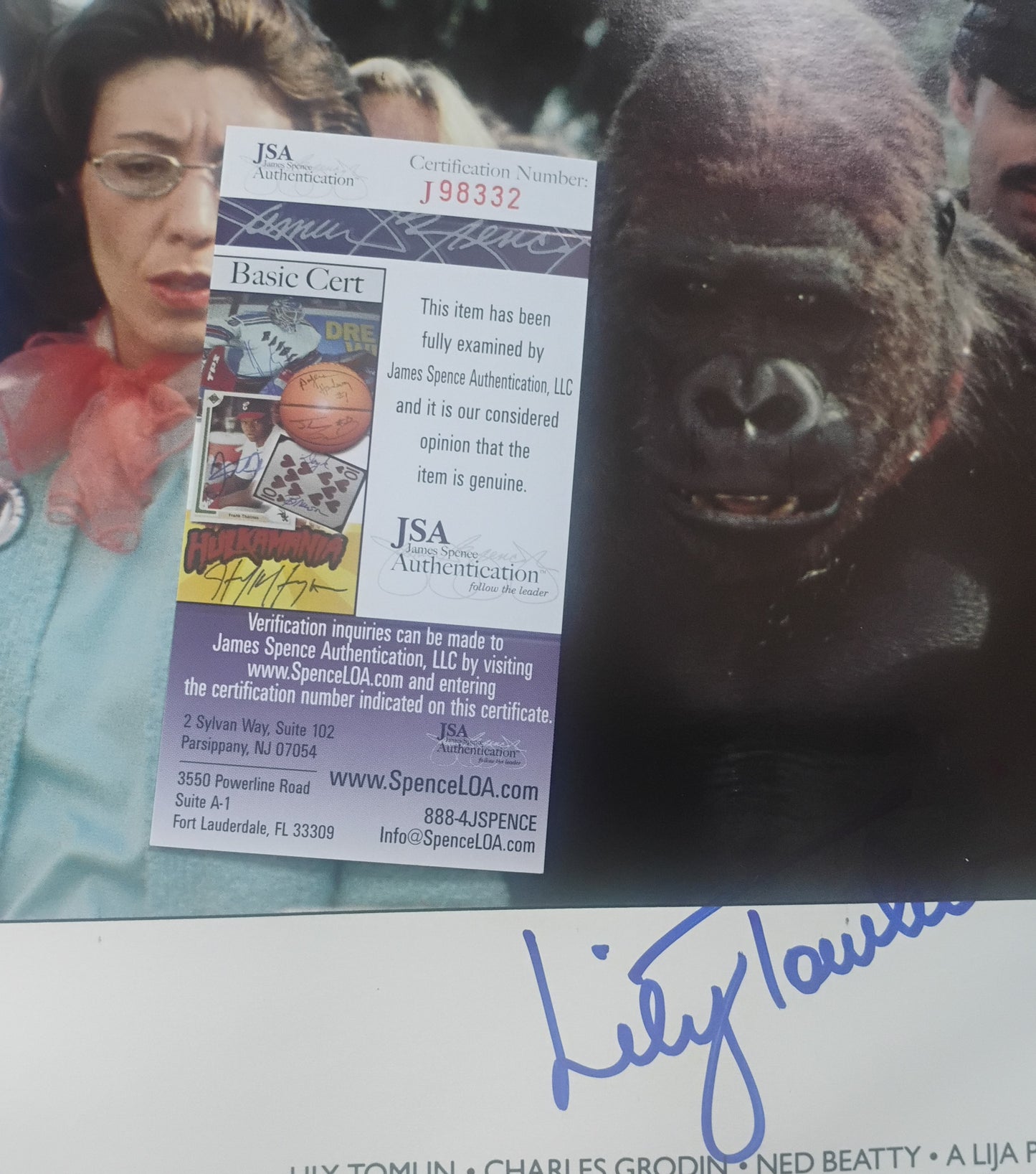 Lily Tomlin Hand Signed Autograph 11x14 Photo JSA COA Incredible Shrinking Woman
