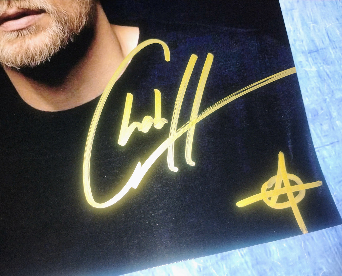 Charlie Hunnam Hand Signed Autograph 8x10 Photo COA